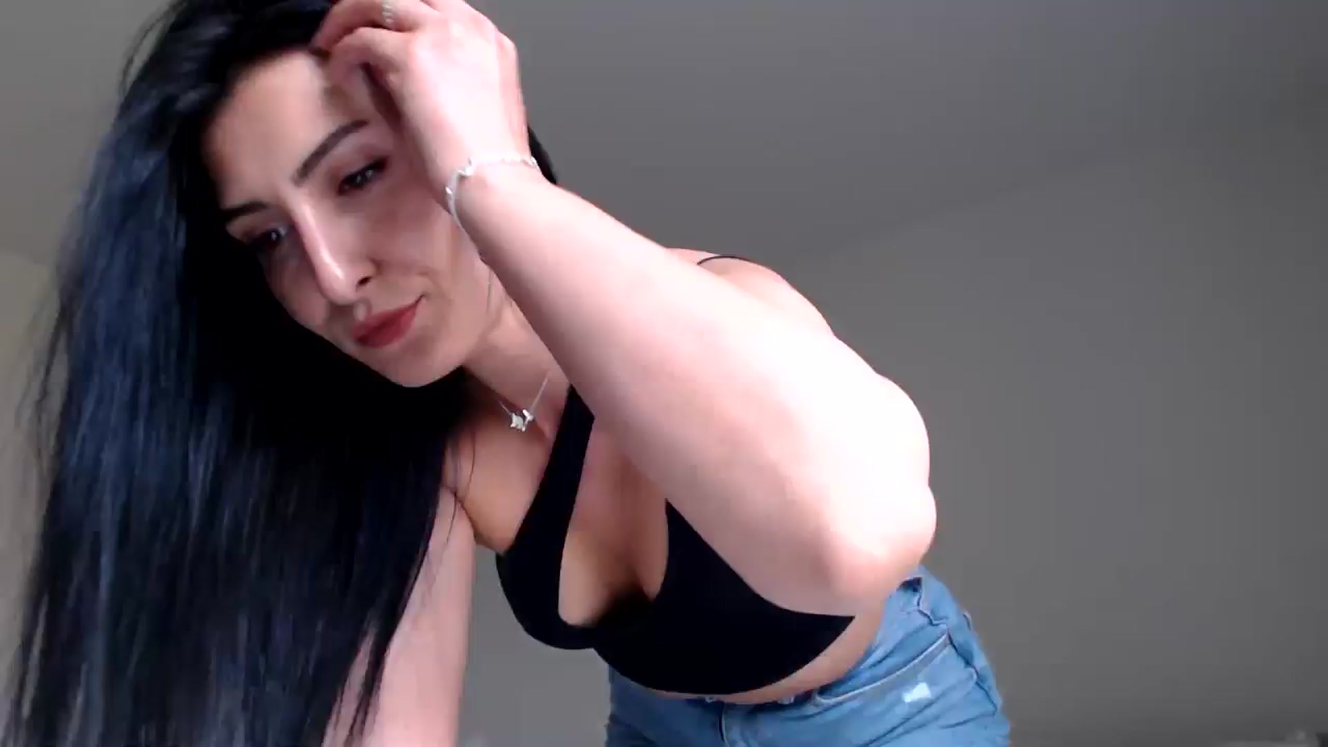 Gallery image thumbnail from LeahIson's myfreecams stream on, 06/06/2024, 12:33 image 9 of 20