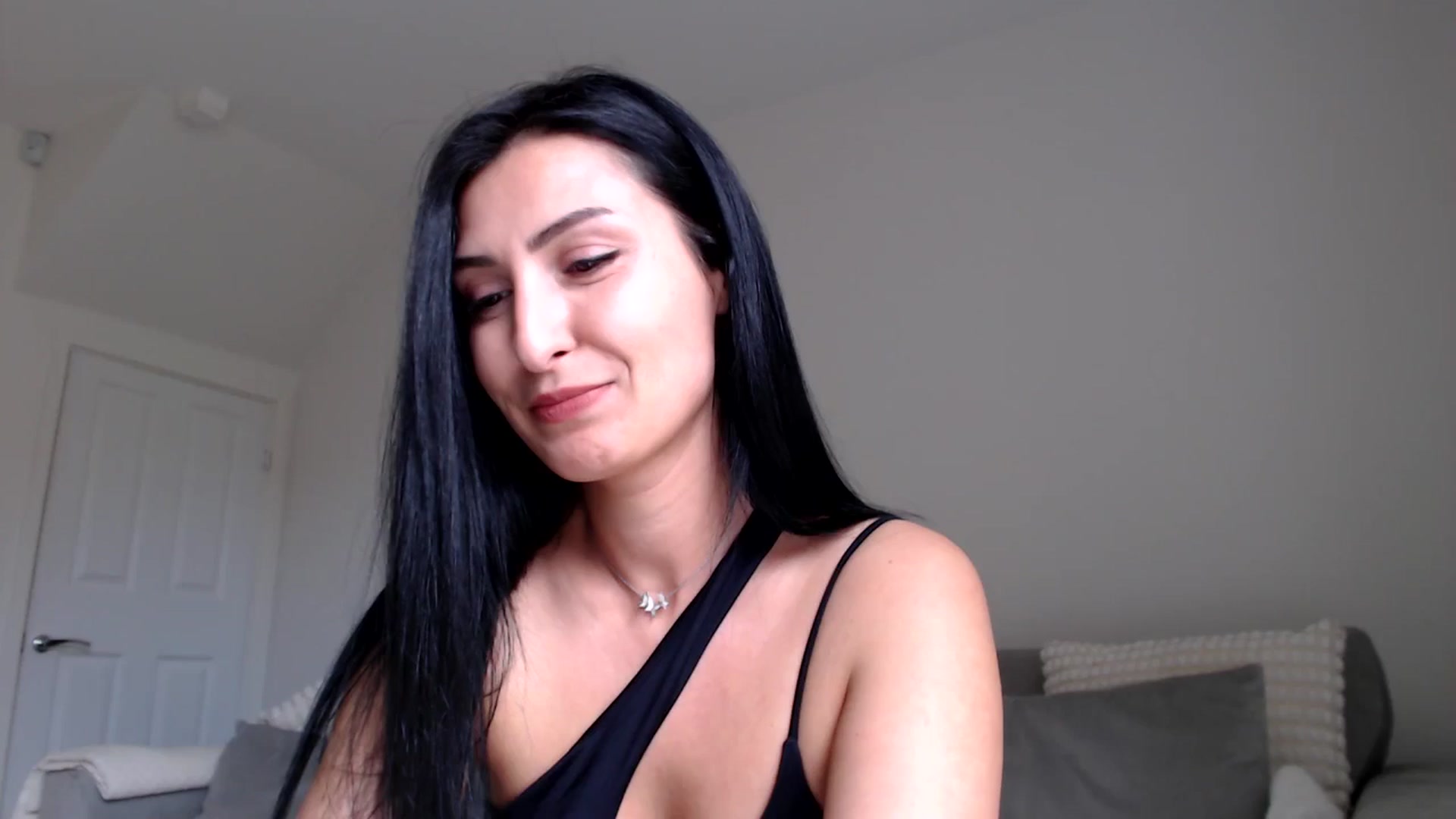 Gallery image thumbnail from LeahIson's myfreecams stream on, 06/06/2024, 12:33 image 15 of 20