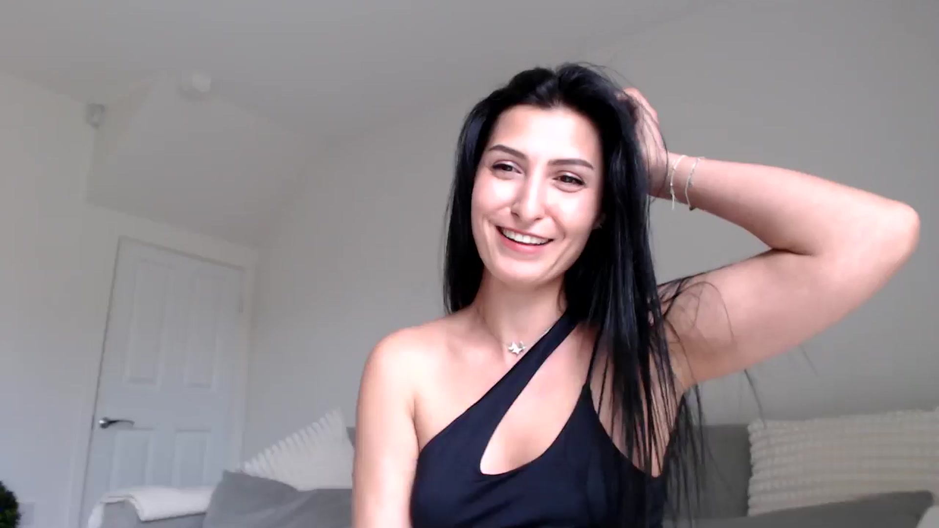 Gallery image thumbnail from LeahIson's myfreecams stream on, 06/06/2024, 12:33 image 13 of 20