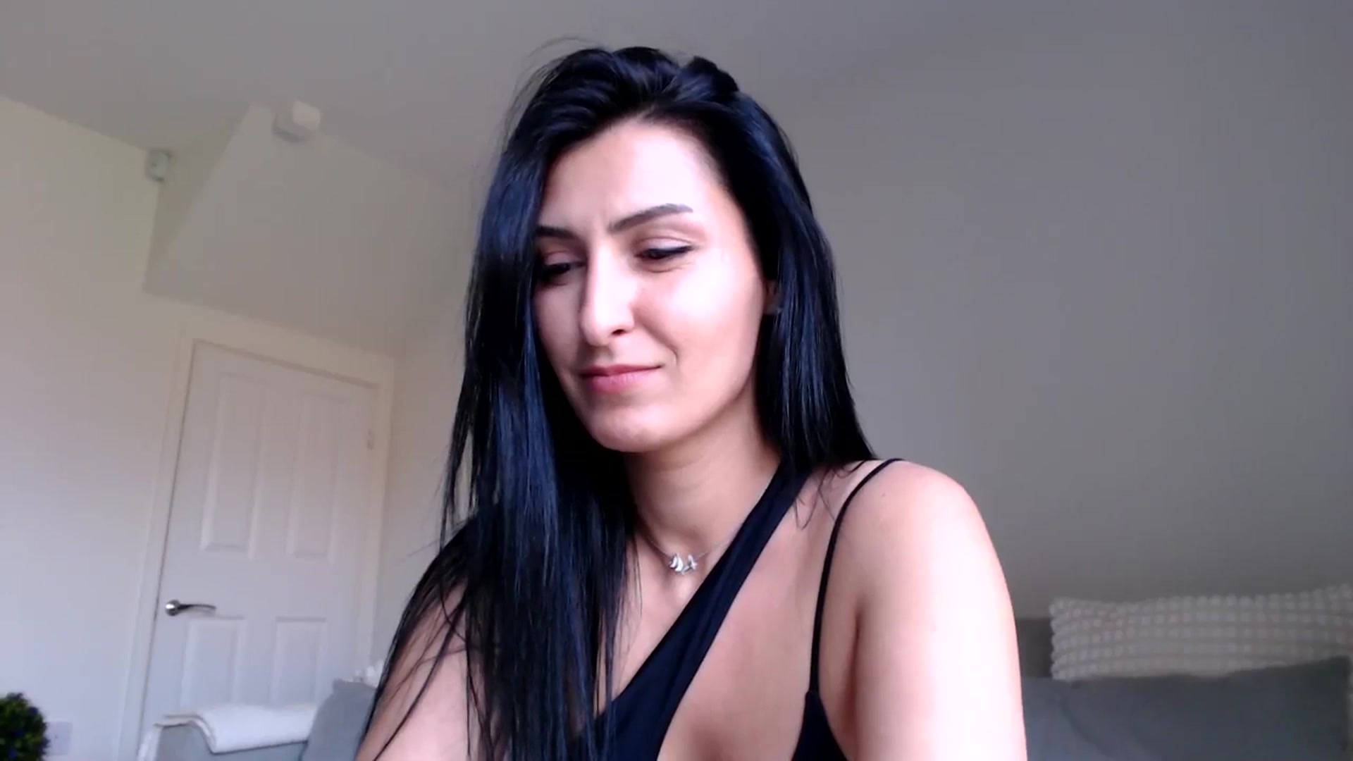 Gallery image thumbnail from LeahIson's myfreecams stream on, 06/06/2024, 13:23 image 15 of 20