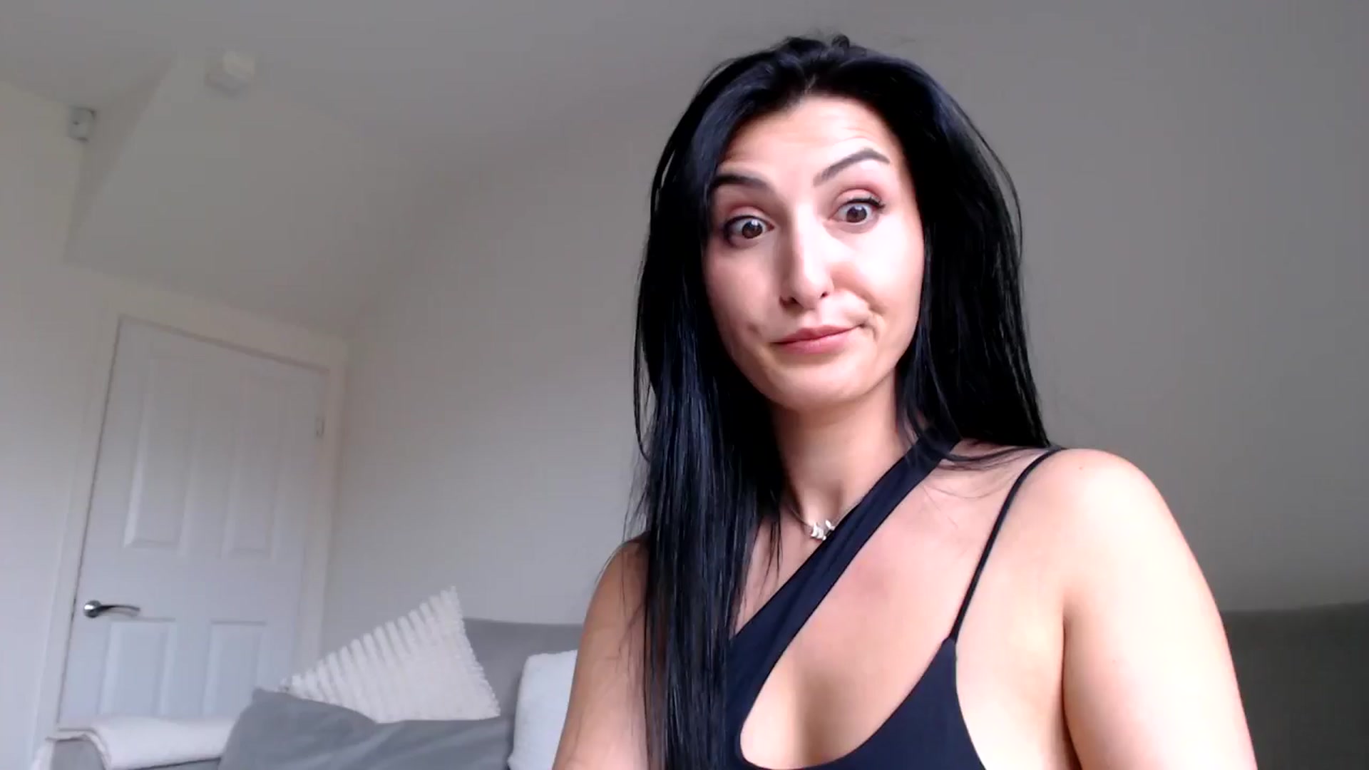 Gallery image thumbnail from LeahIson's myfreecams stream on, 06/06/2024, 13:23 image 7 of 20