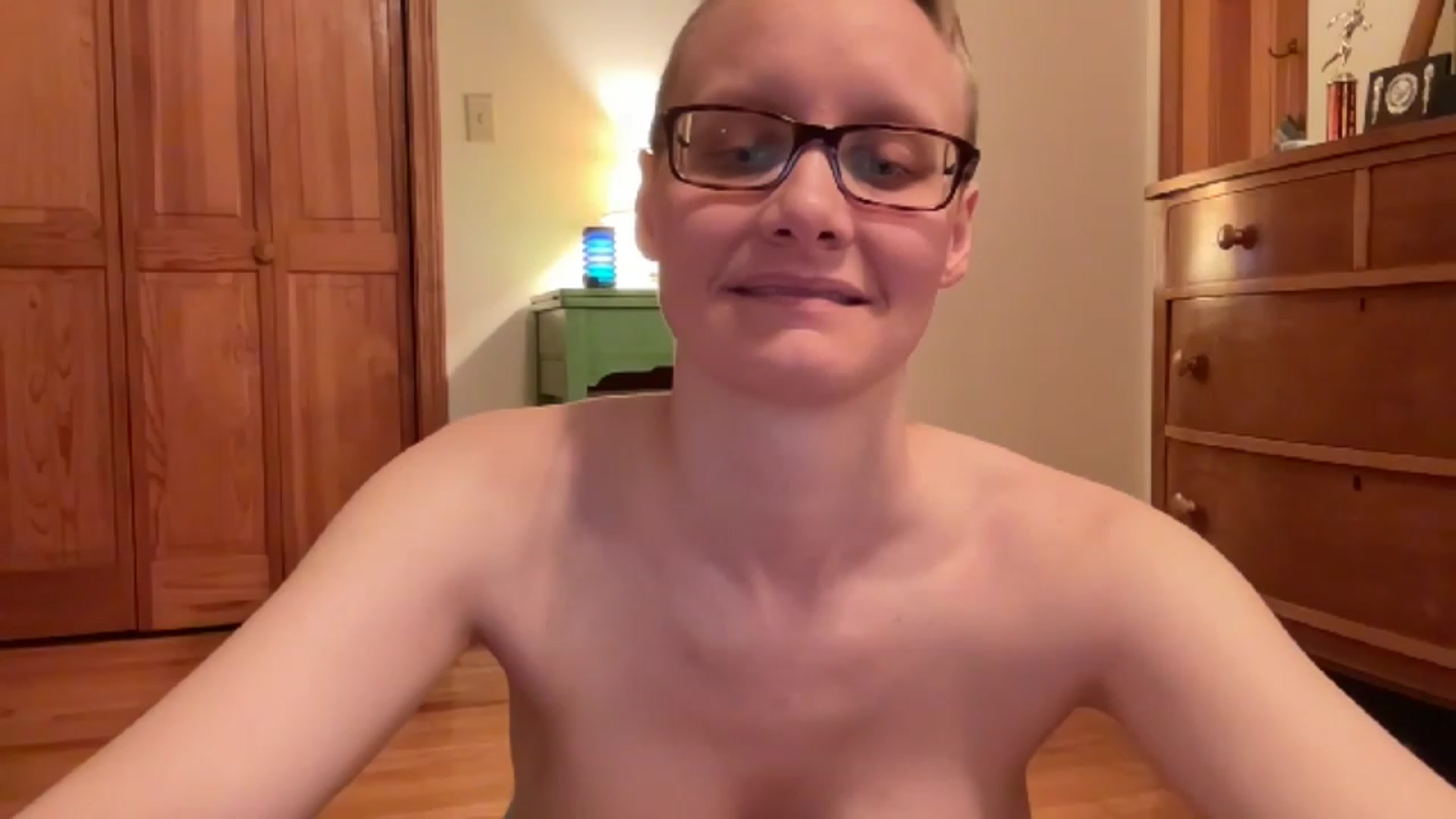 Gallery image thumbnail from LeahWilde's myfreecams stream on, 11/18/2022, 22:58 image 11 of 20