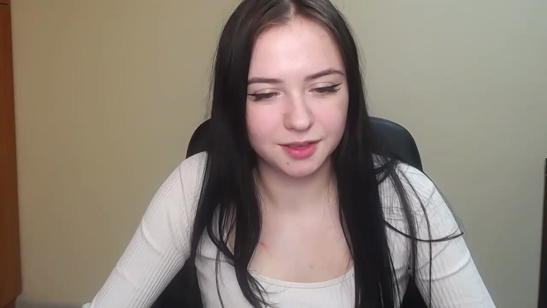 Gallery image thumbnail from Leah_Leah5's myfreecams stream on, 03/16/2024, 12:50 image 2 of 20