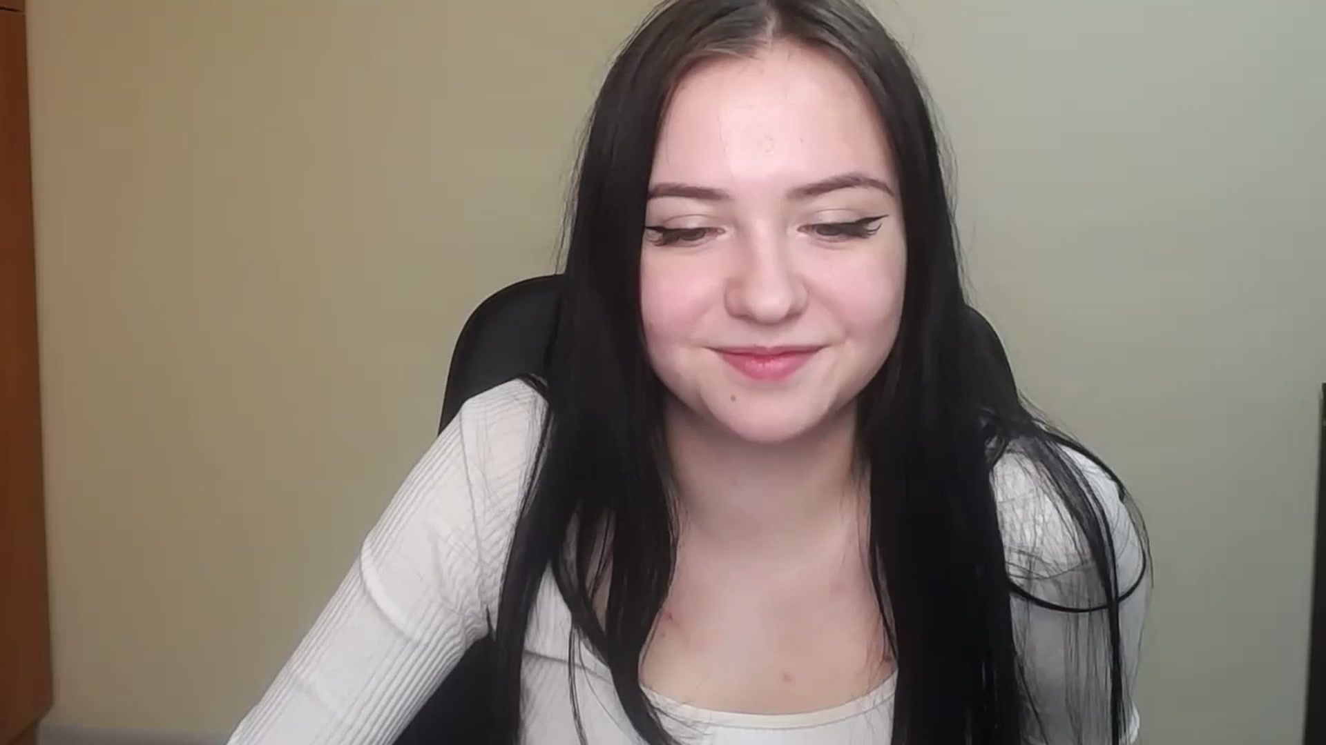 Gallery image thumbnail from Leah_Leah5's myfreecams stream on, 03/16/2024, 12:50 image 1 of 20