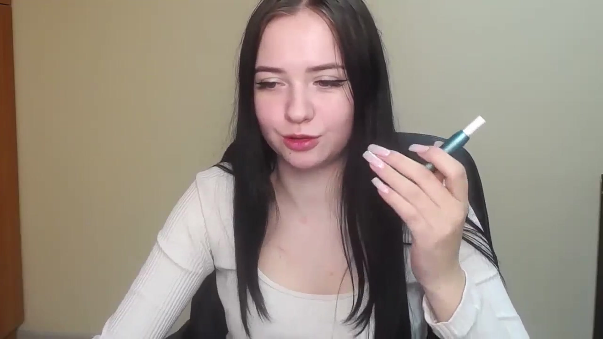 Gallery image thumbnail from Leah_Leah5's myfreecams stream on, 03/16/2024, 12:50 image 9 of 20
