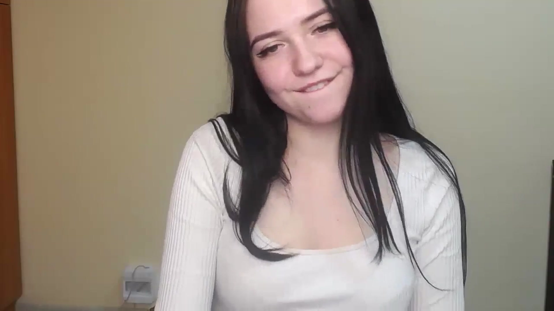 Gallery image thumbnail from Leah_Leah5's myfreecams stream on, 03/16/2024, 12:50 image 19 of 20