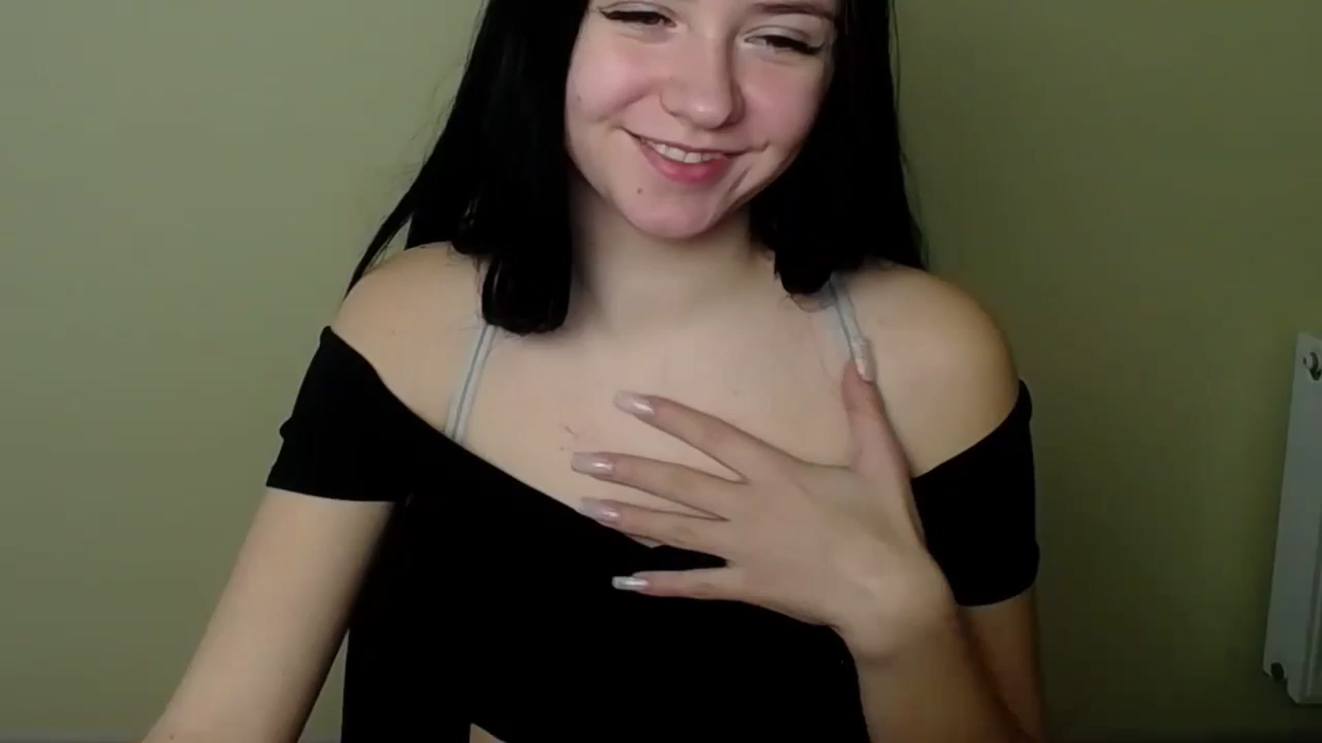Gallery image thumbnail from Leah_Leah5's myfreecams stream on, 03/17/2024, 08:37 image 1 of 20