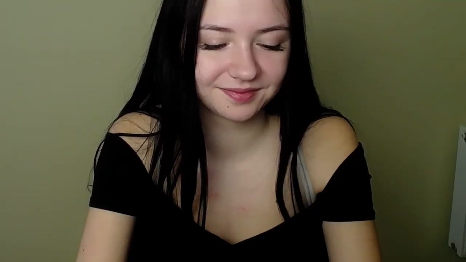 Gallery image thumbnail from Leah_Leah5's myfreecams stream on, 03/17/2024, 08:37 image 14 of 20