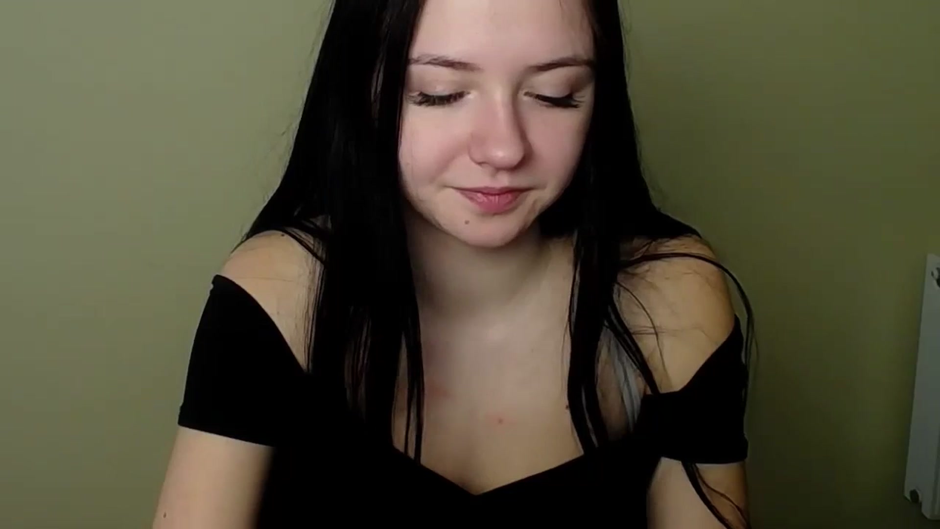 Gallery image thumbnail from Leah_Leah5's myfreecams stream on, 03/17/2024, 08:37 image 17 of 20