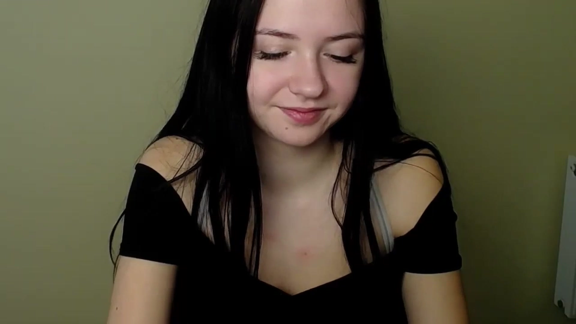 Gallery image thumbnail from Leah_Leah5's myfreecams stream on, 03/17/2024, 08:37 image 15 of 20