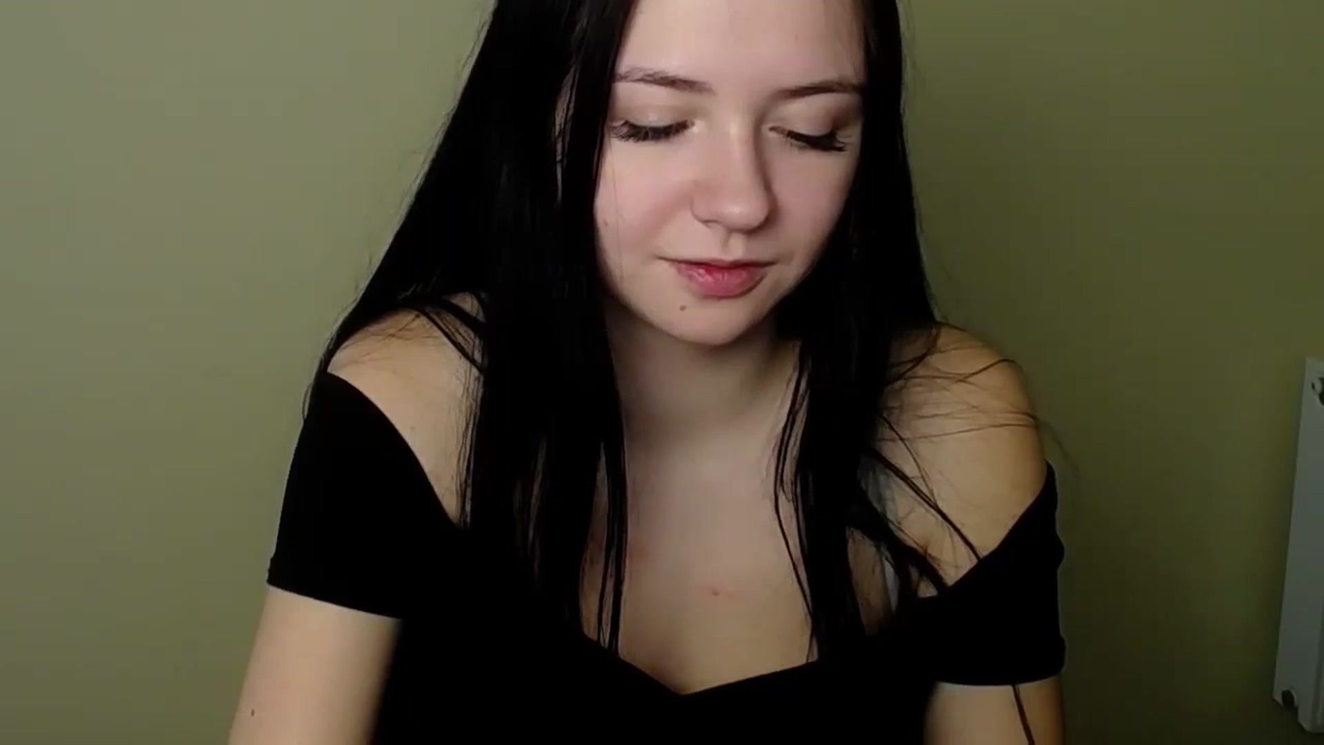 Gallery image thumbnail from Leah_Leah5's myfreecams stream on, 03/17/2024, 08:37 image 18 of 20