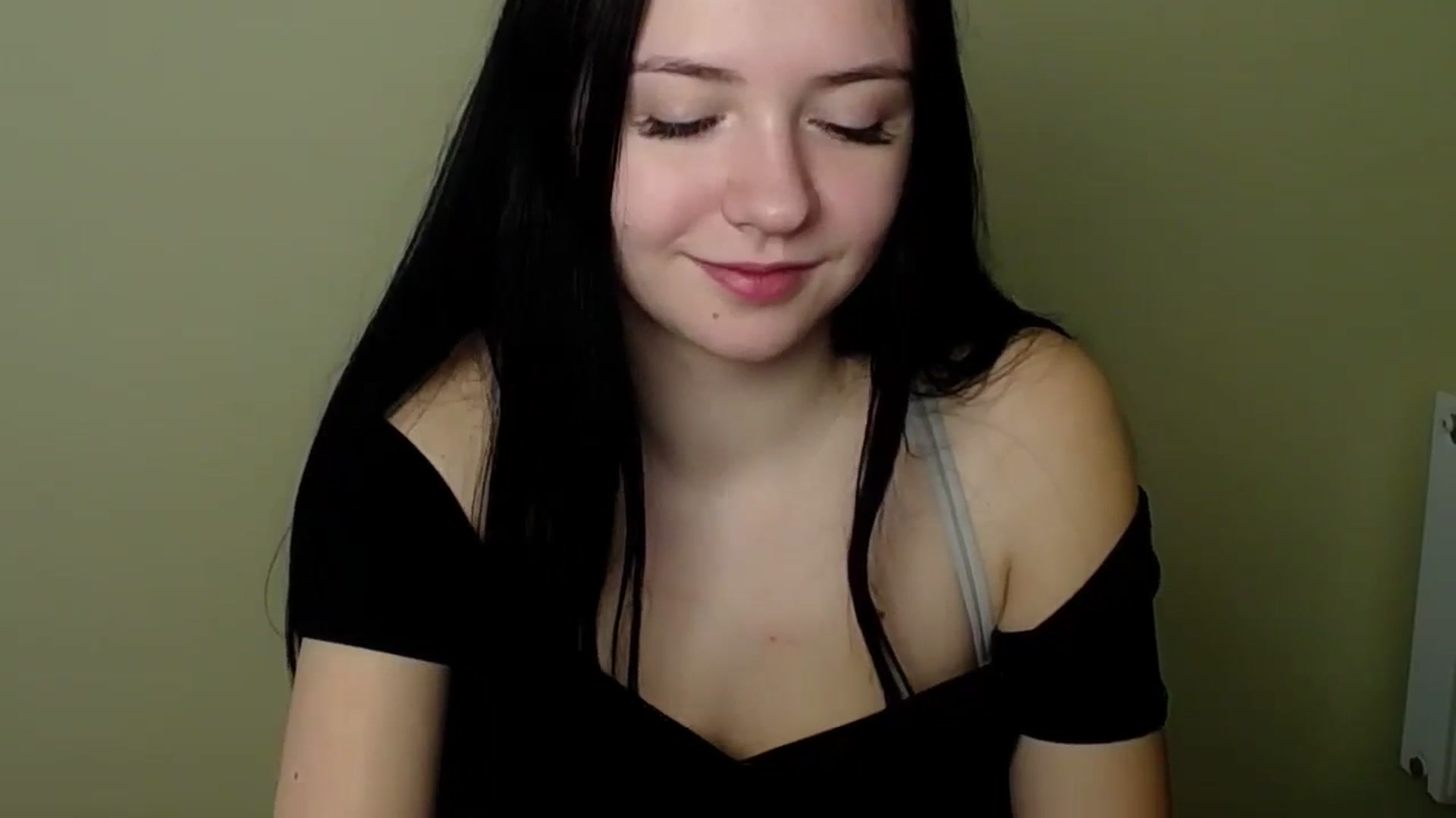 Gallery image thumbnail from Leah_Leah5's myfreecams stream on, 03/17/2024, 08:37 image 19 of 20