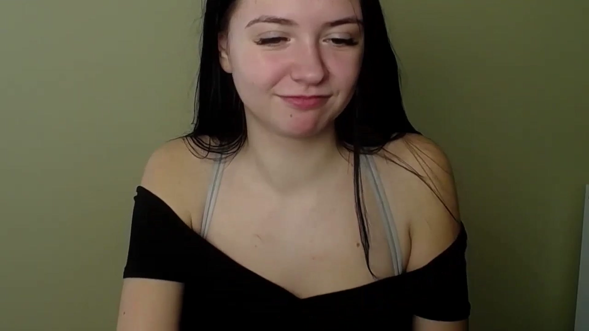 Gallery image thumbnail from Leah_Leah5's myfreecams stream on, 03/17/2024, 10:06 image 17 of 20