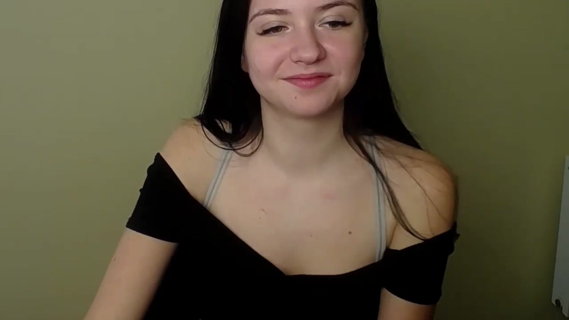 Gallery image thumbnail from Leah_Leah5's myfreecams stream on, 03/17/2024, 10:06 image 4 of 20