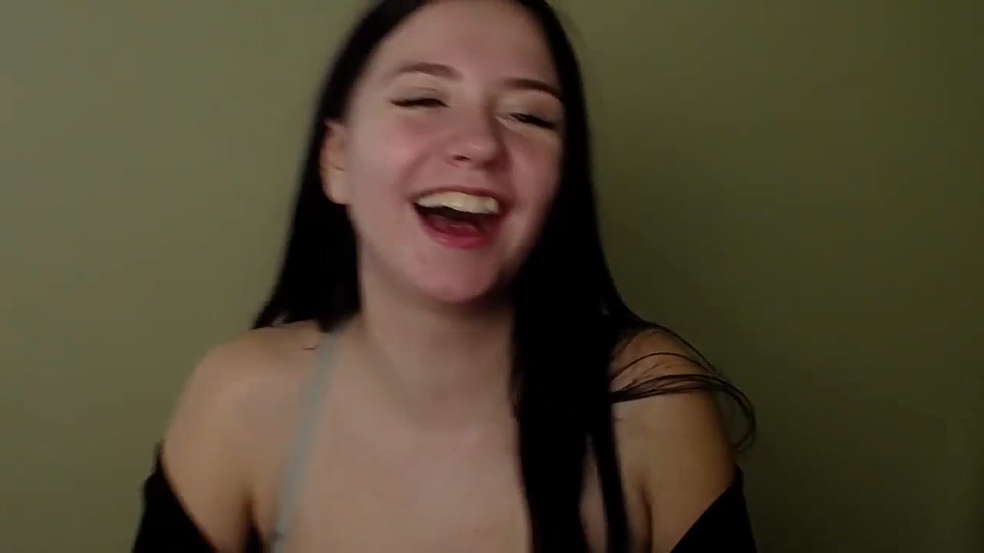 Gallery image thumbnail from Leah_Leah5's myfreecams stream on, 03/17/2024, 10:06 image 16 of 20
