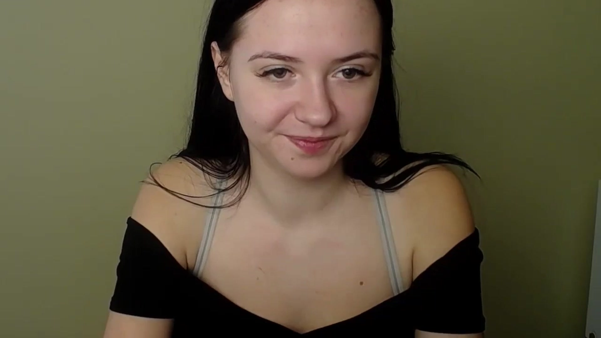 Gallery image thumbnail from Leah_Leah5's myfreecams stream on, 03/17/2024, 10:06 image 6 of 20