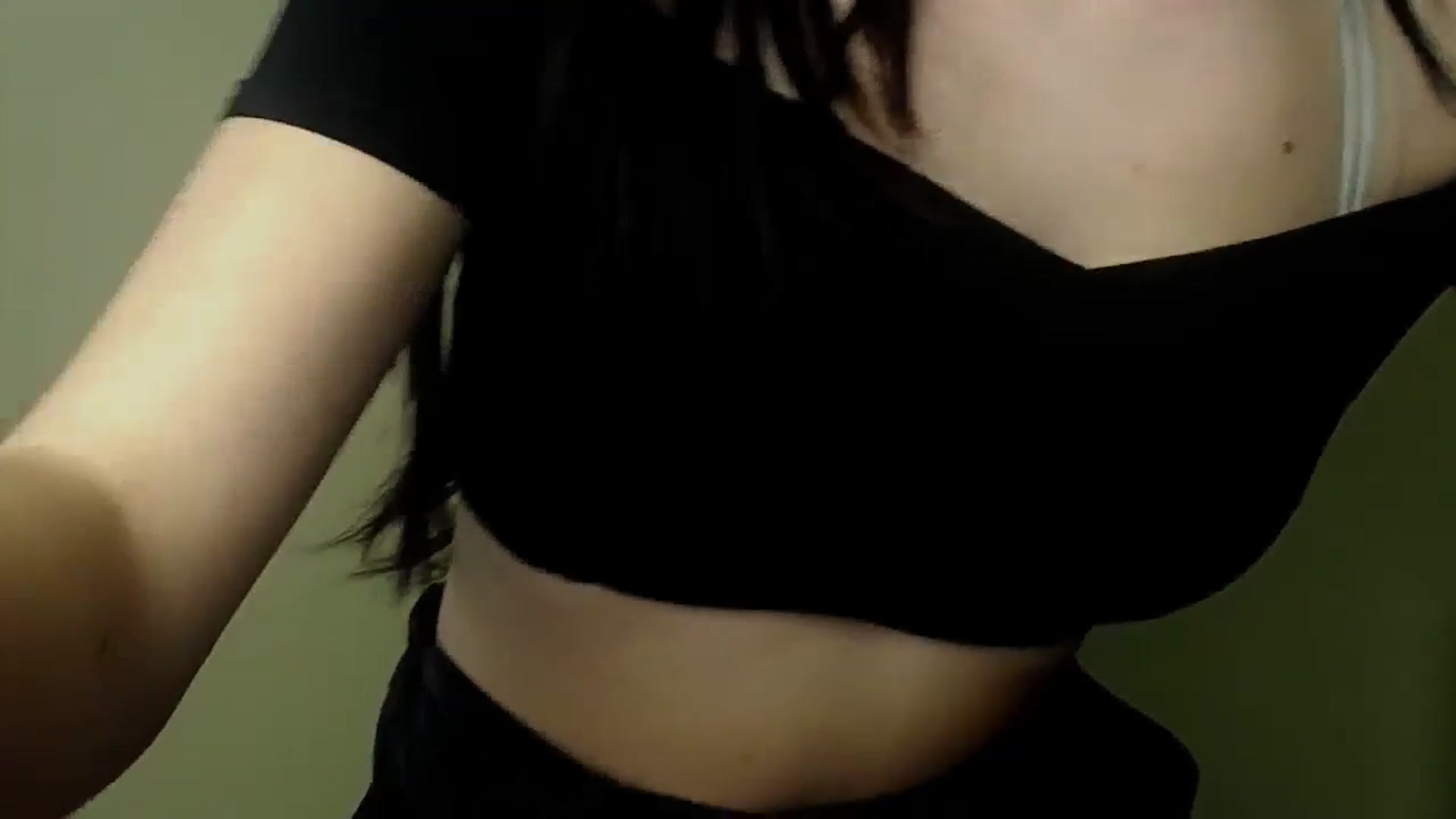 Gallery image thumbnail from Leah_Leah5's myfreecams stream on, 03/17/2024, 10:06 image 5 of 20