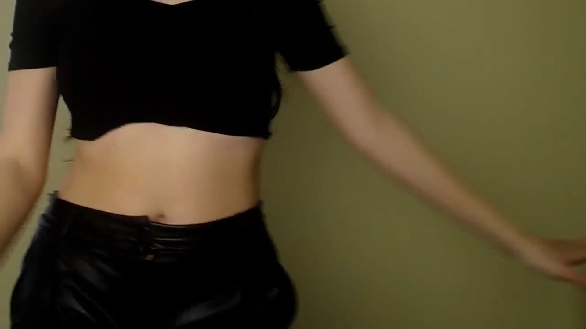 Gallery image thumbnail from Leah_Leah5's myfreecams stream on, 03/17/2024, 10:06 image 13 of 20