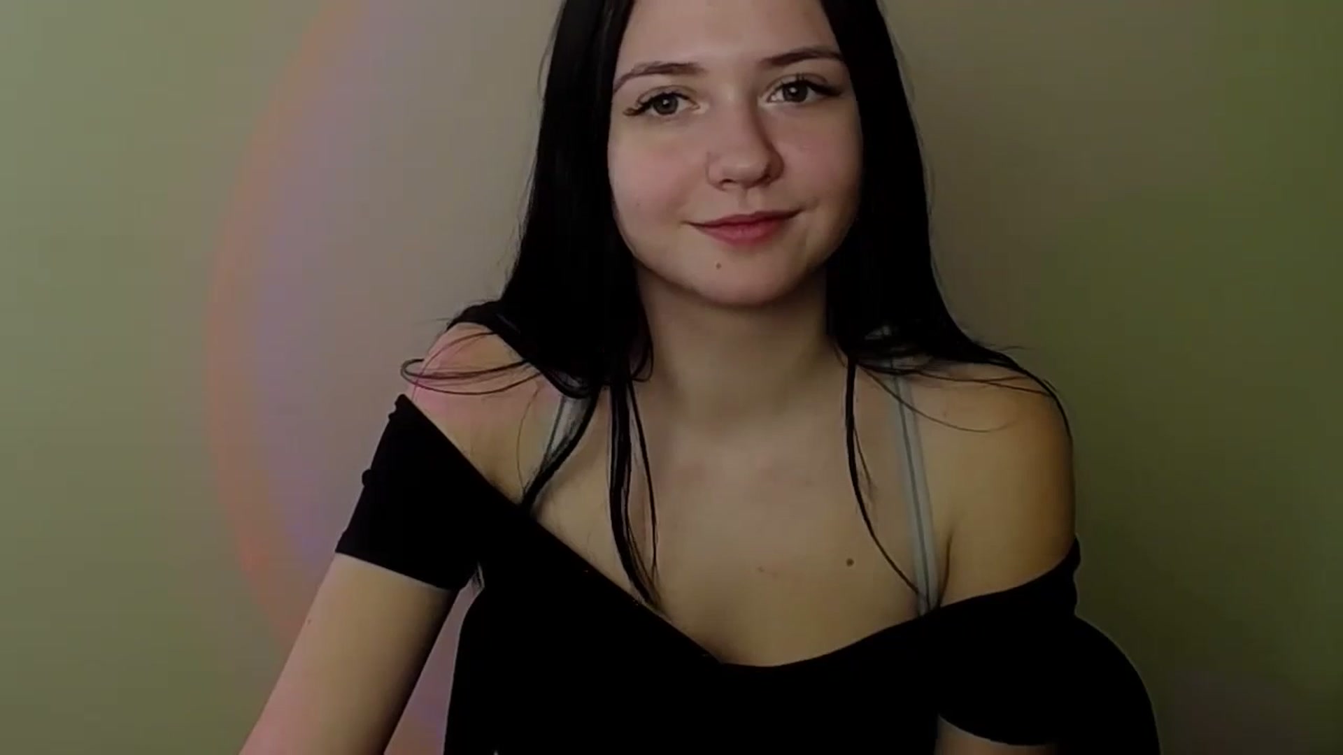 Gallery image thumbnail from Leah_Leah5's myfreecams stream on, 03/17/2024, 11:17 image 18 of 20