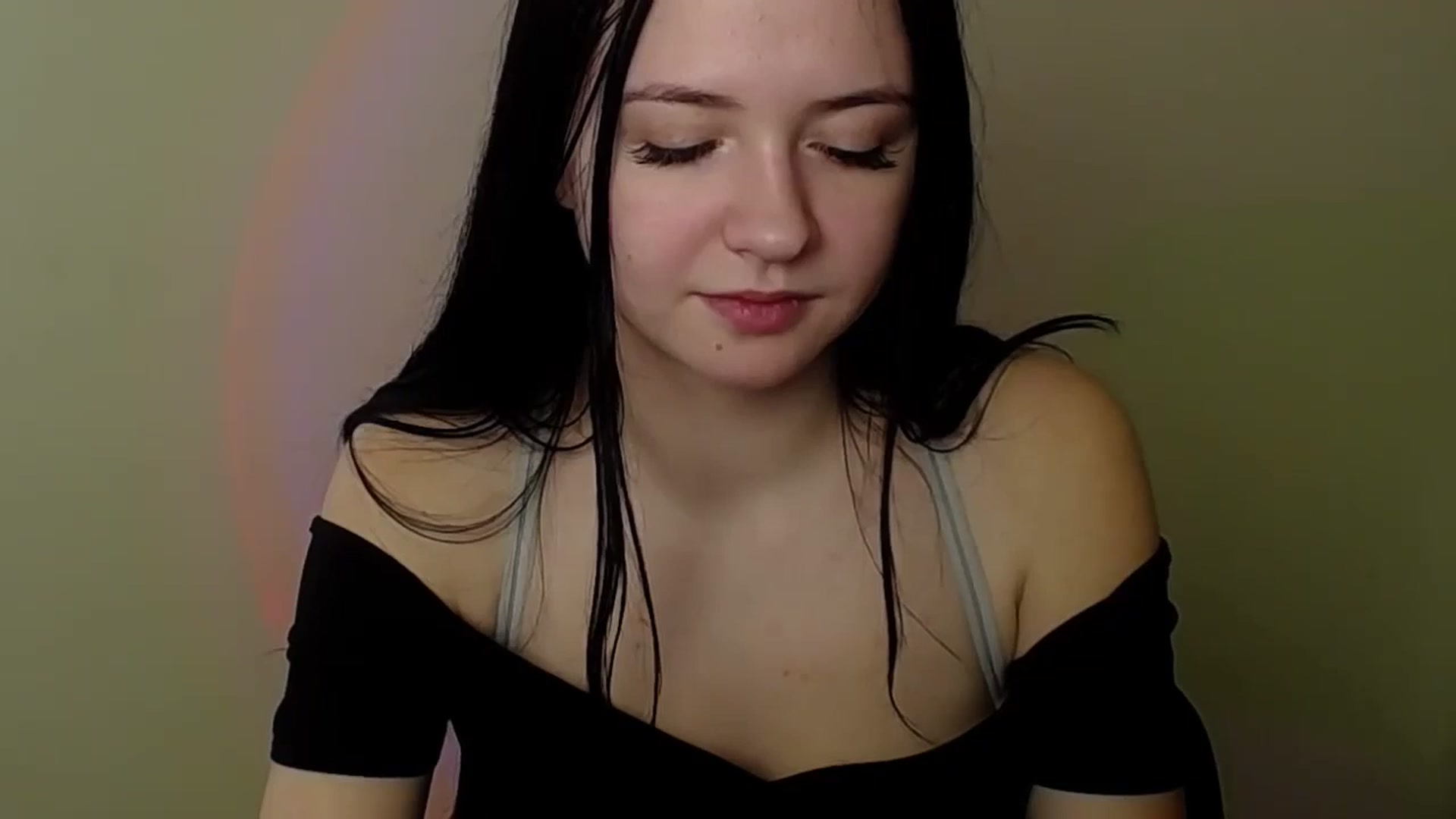 Gallery image thumbnail from Leah_Leah5's myfreecams stream on, 03/17/2024, 11:17 image 12 of 20