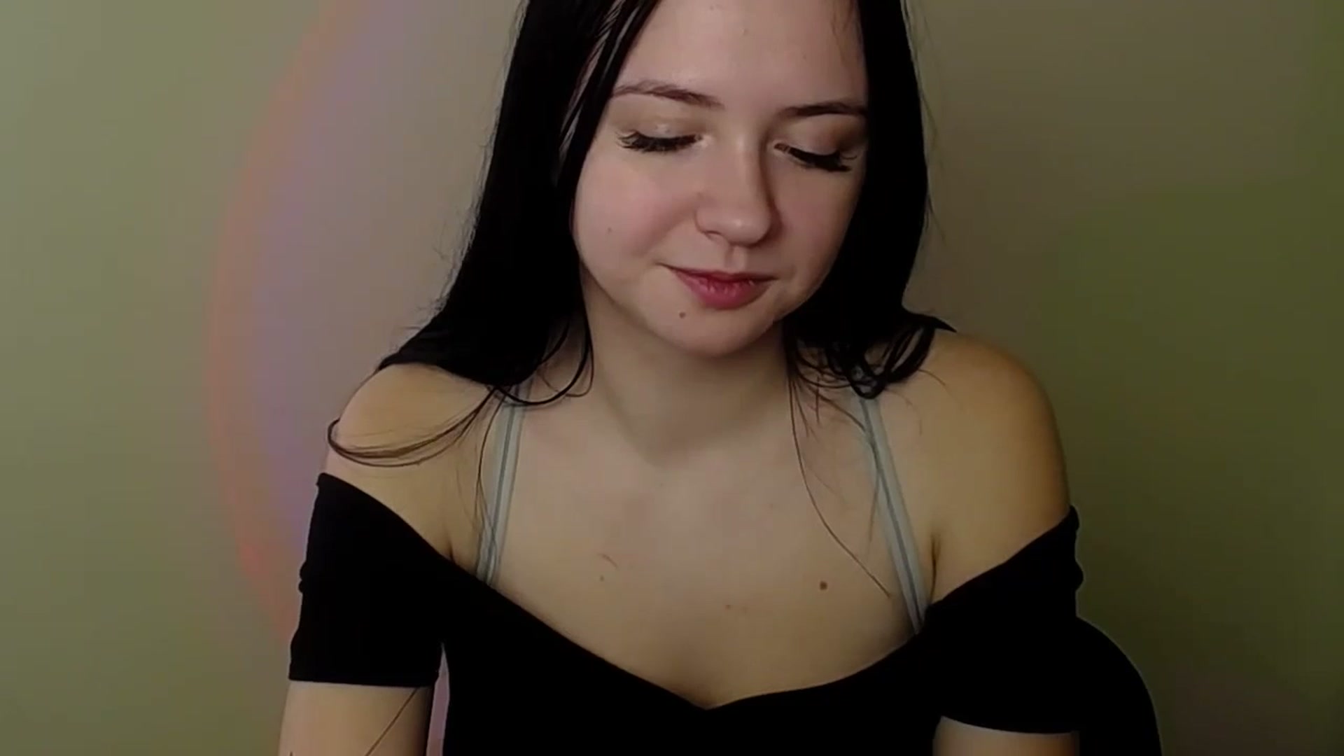 Gallery image thumbnail from Leah_Leah5's myfreecams stream on, 03/17/2024, 11:17 image 13 of 20