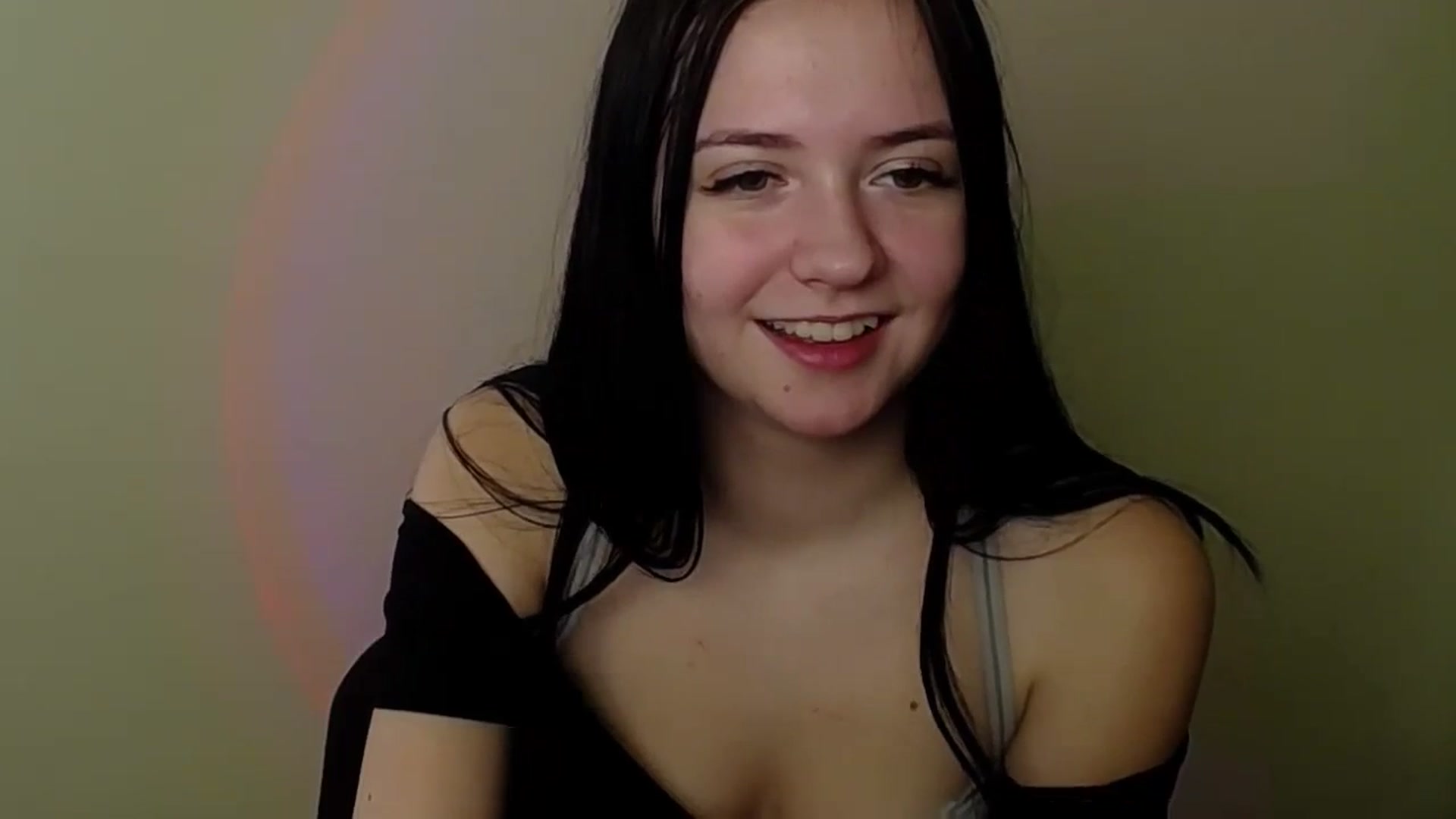 Gallery image thumbnail from Leah_Leah5's myfreecams stream on, 03/17/2024, 11:17 image 10 of 20