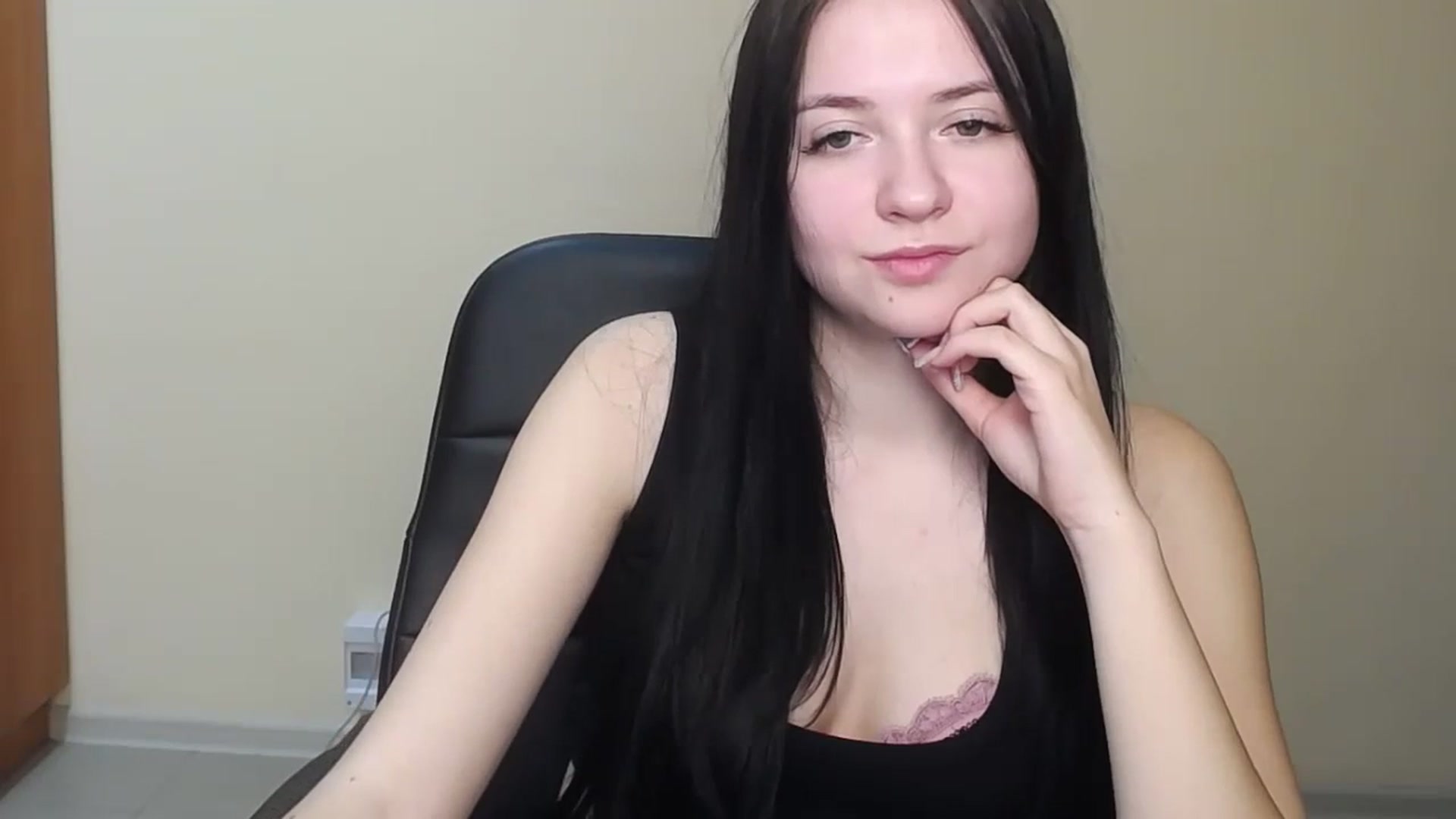 Gallery image thumbnail from Leah_Leah5's myfreecams stream on, 03/22/2024, 09:24 image 19 of 20