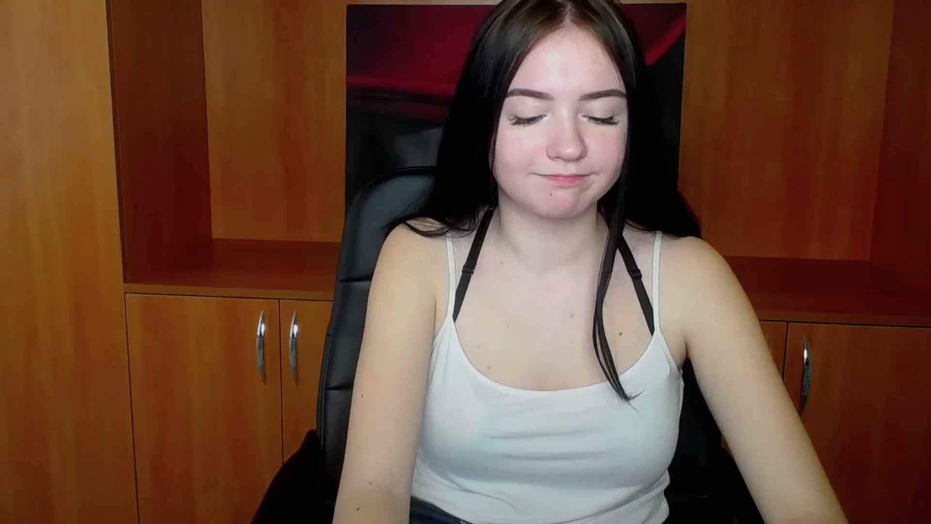 Gallery image thumbnail from Leah_Leah5's myfreecams stream on, 03/25/2024, 09:48 image 3 of 20