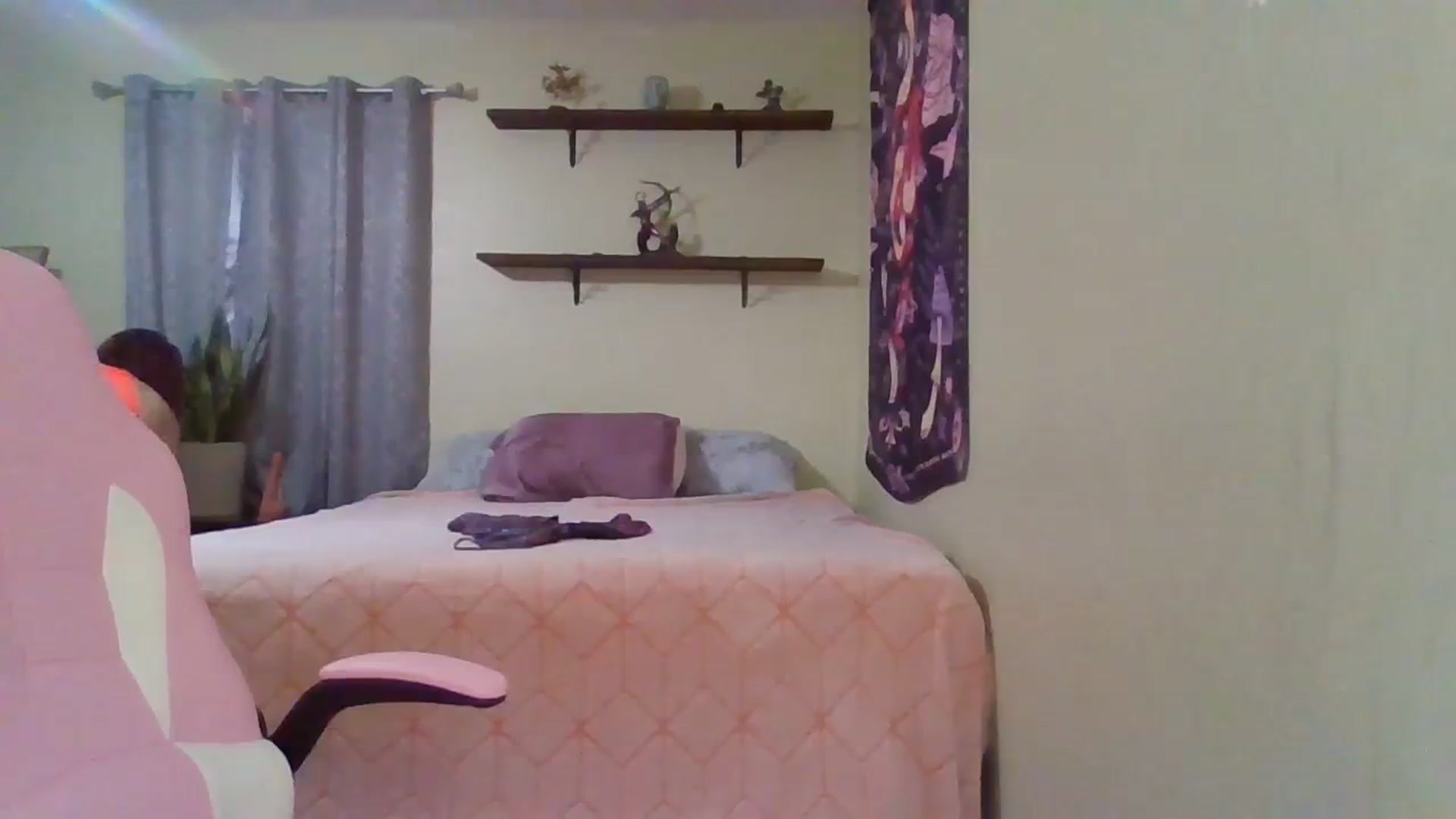 Gallery image thumbnail from Leah_Maeve's myfreecams stream on, 01/02/2024, 09:21 image 6 of 20