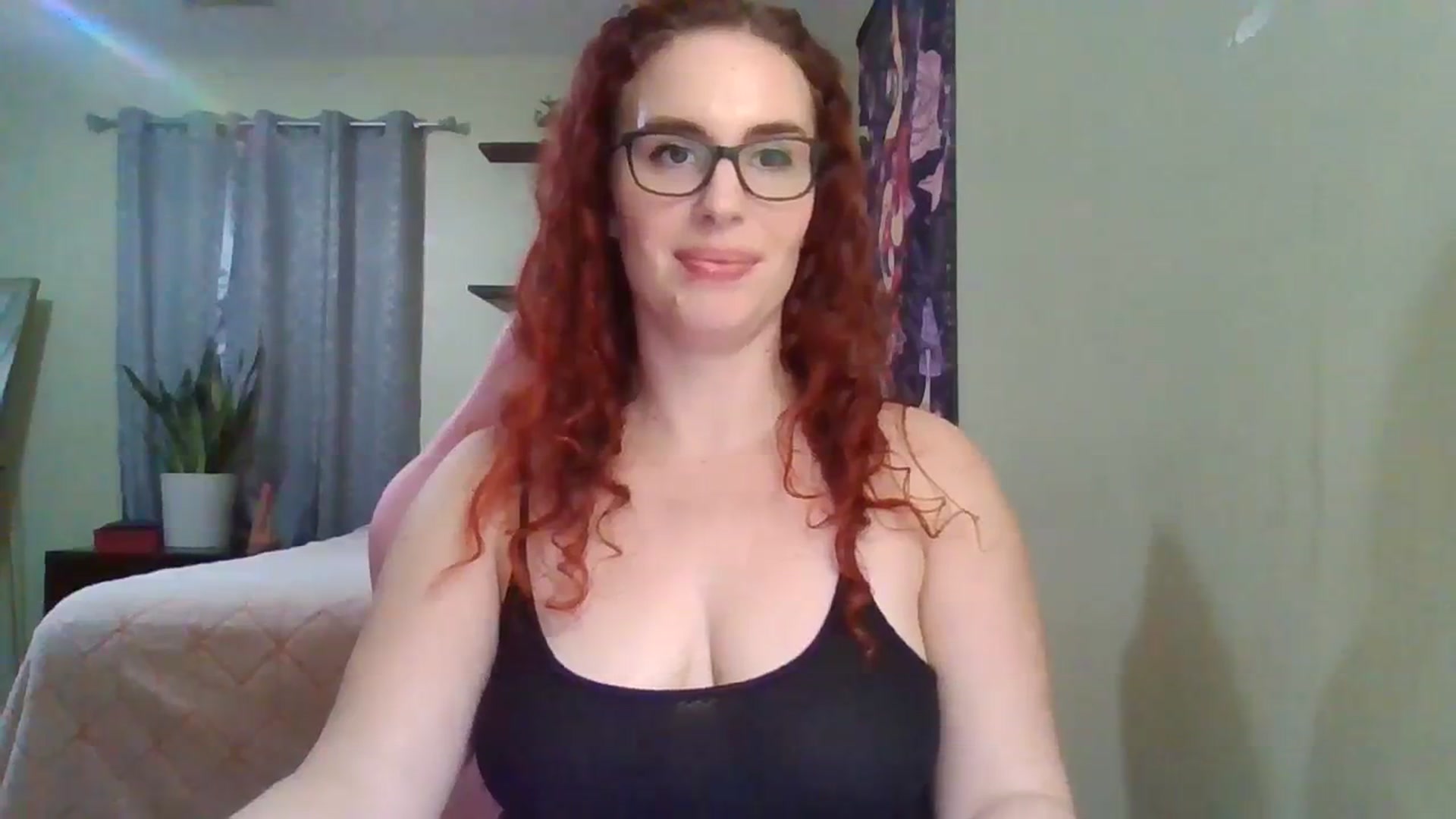 Gallery image thumbnail from Leah_Maeve's myfreecams stream on, 01/02/2024, 12:44 image 7 of 20