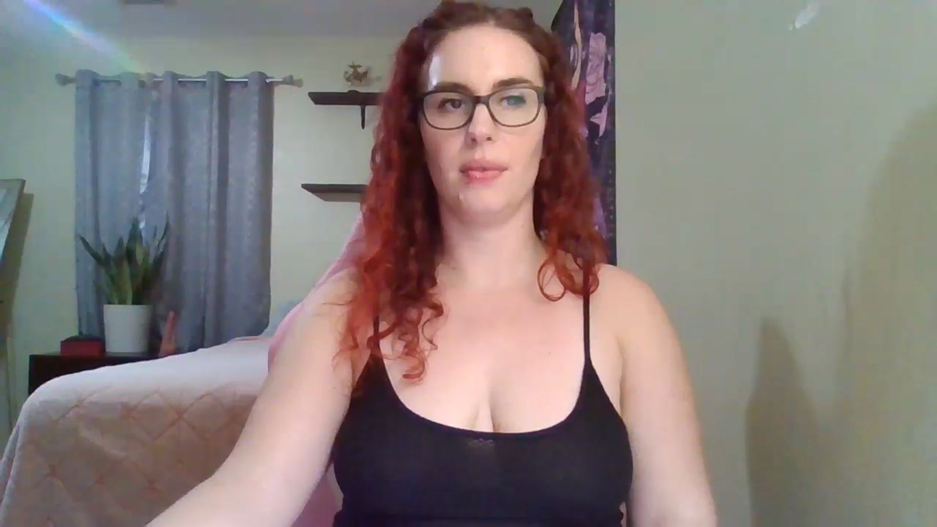 Gallery image thumbnail from Leah_Maeve's myfreecams stream on, 01/02/2024, 12:44 image 6 of 20