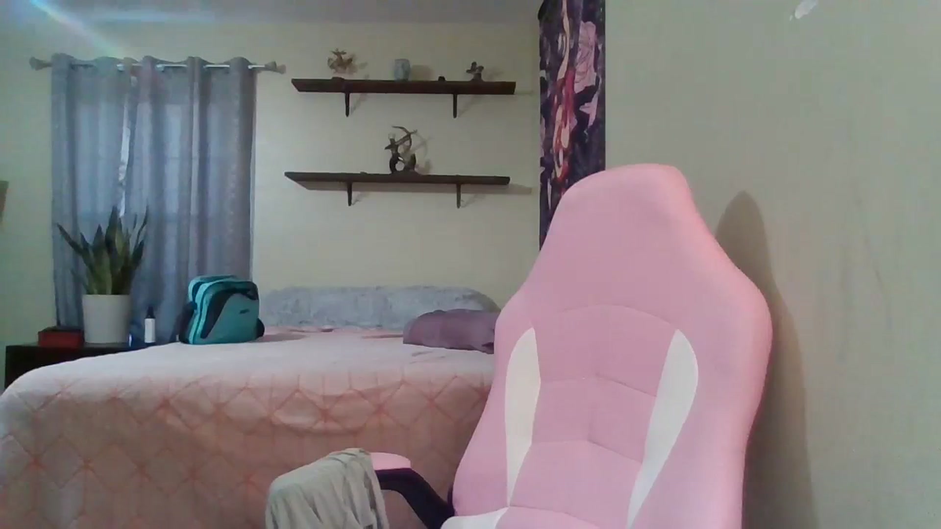 Gallery image thumbnail from Leah_Maeve's myfreecams stream on, 01/02/2024, 15:27 image 4 of 20