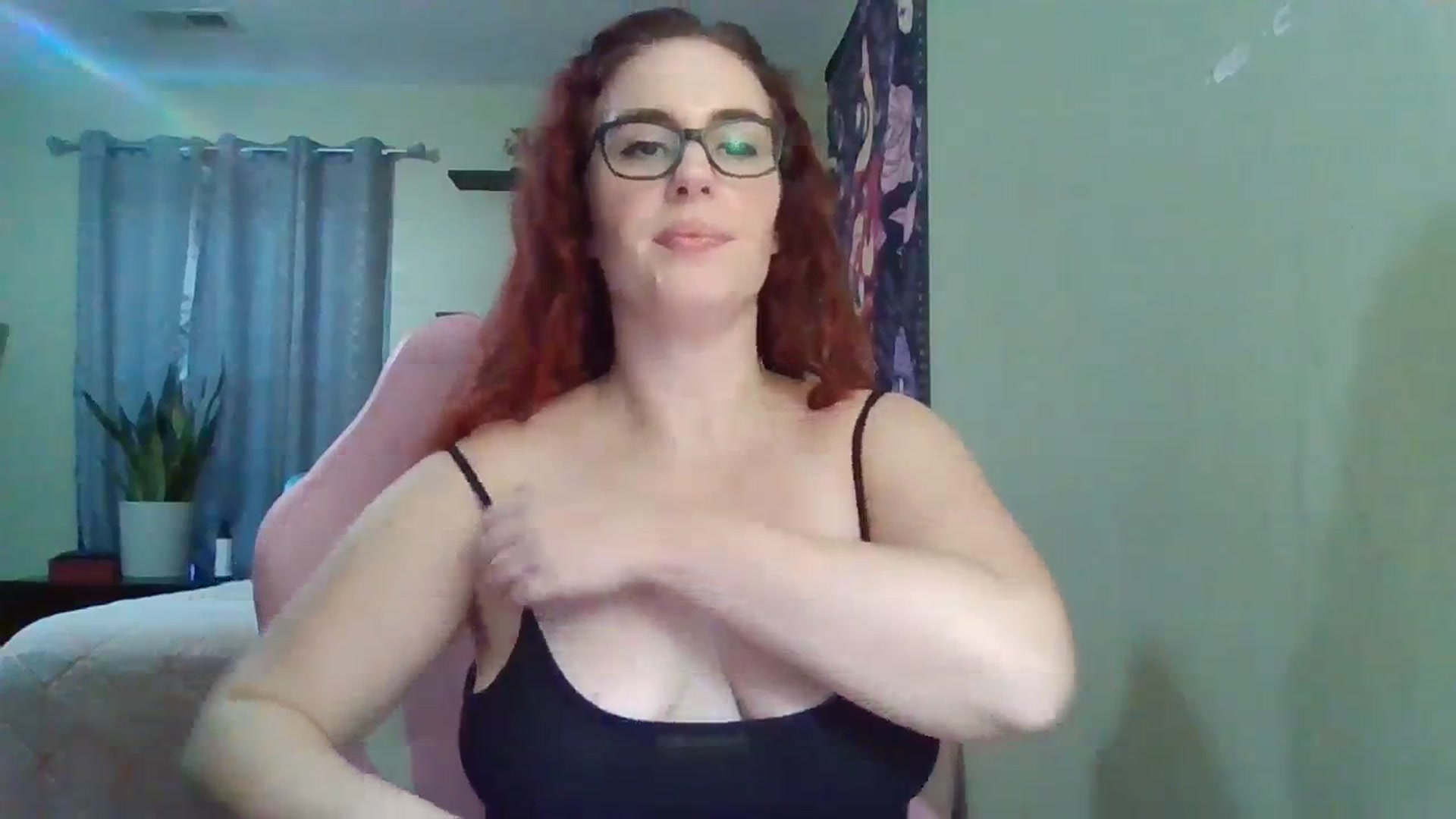 Gallery image thumbnail from Leah_Maeve's myfreecams stream on, 01/02/2024, 15:27 image 2 of 20