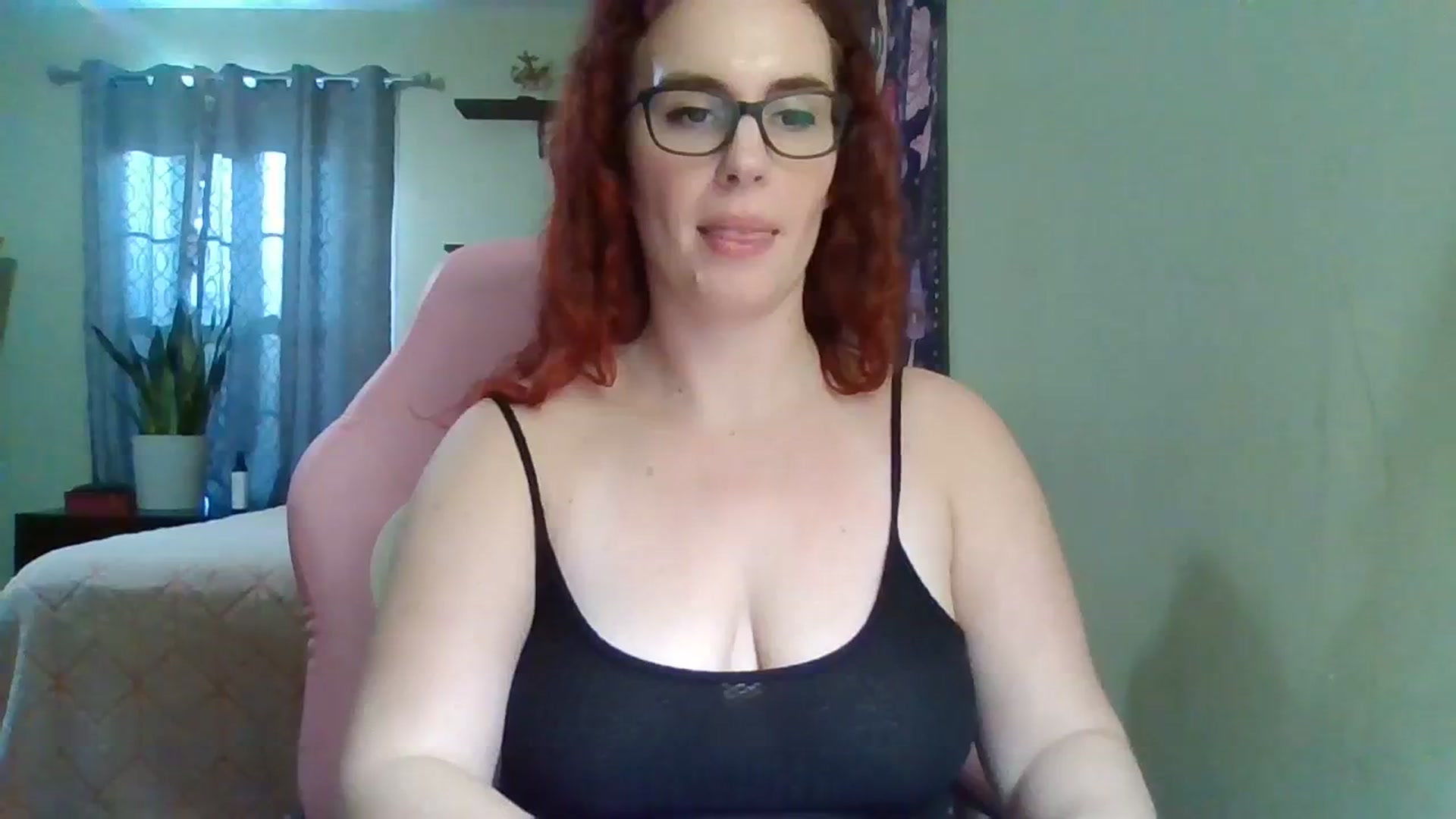 Gallery image thumbnail from Leah_Maeve's myfreecams stream on, 01/02/2024, 15:27 image 16 of 20