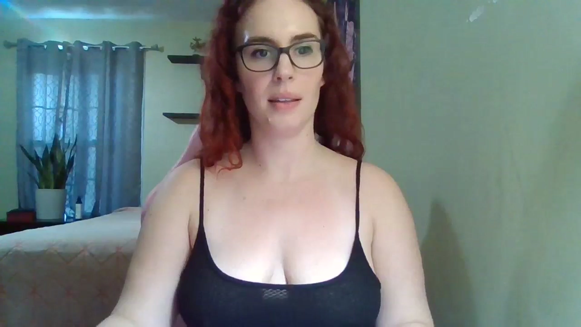 Gallery image thumbnail from Leah_Maeve's myfreecams stream on, 01/02/2024, 15:27 image 13 of 20
