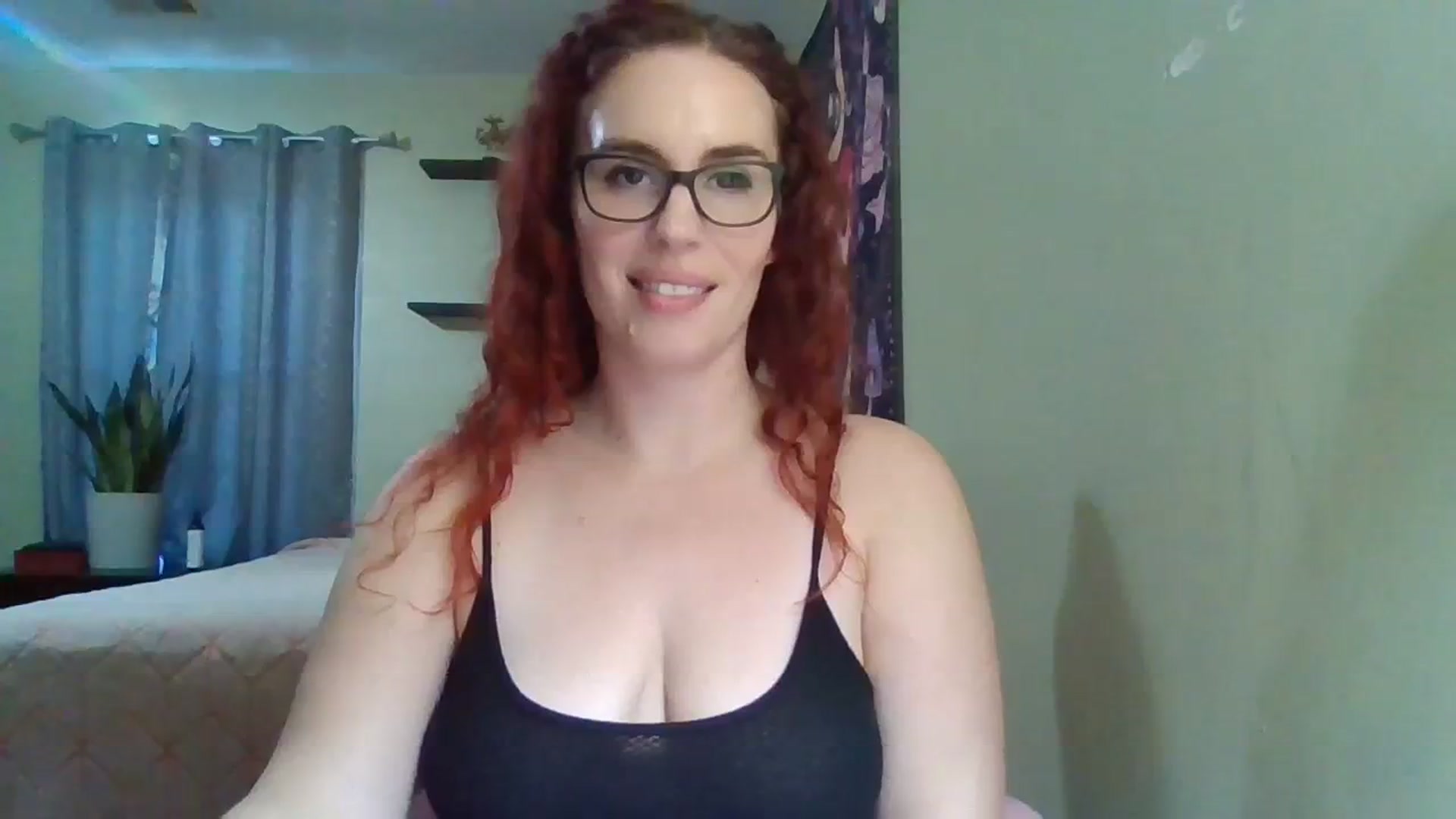 Gallery image thumbnail from Leah_Maeve's myfreecams stream on, 01/02/2024, 15:27 image 14 of 20