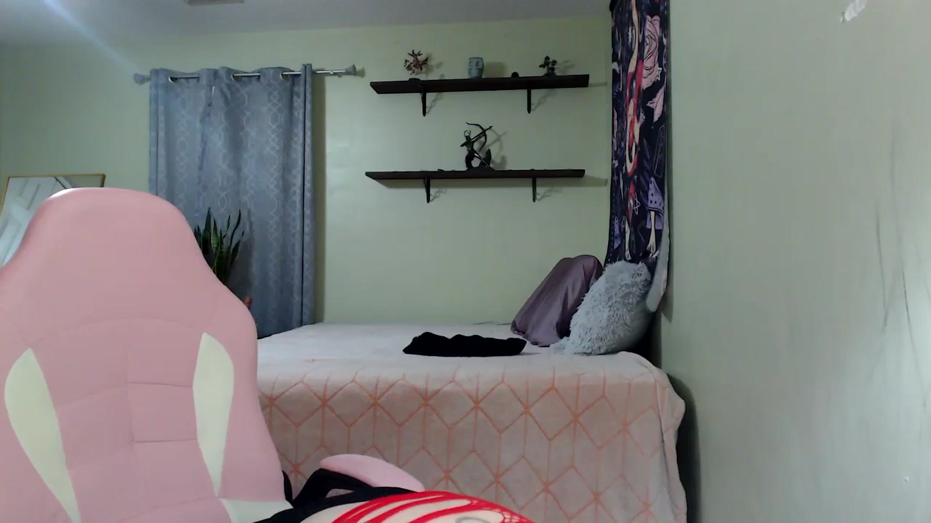 Gallery image thumbnail from Leah_Maeve's myfreecams stream on, 01/14/2024, 11:35 image 12 of 20