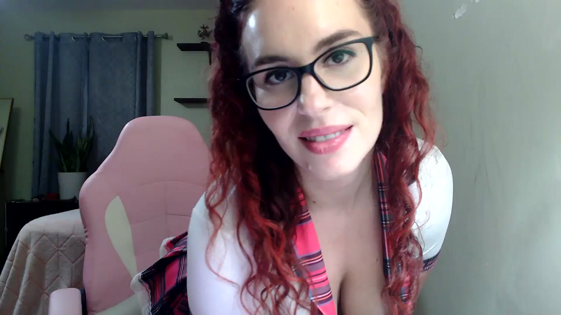Gallery image thumbnail from Leah_Maeve's myfreecams stream on, 01/28/2024, 11:29 image 5 of 20