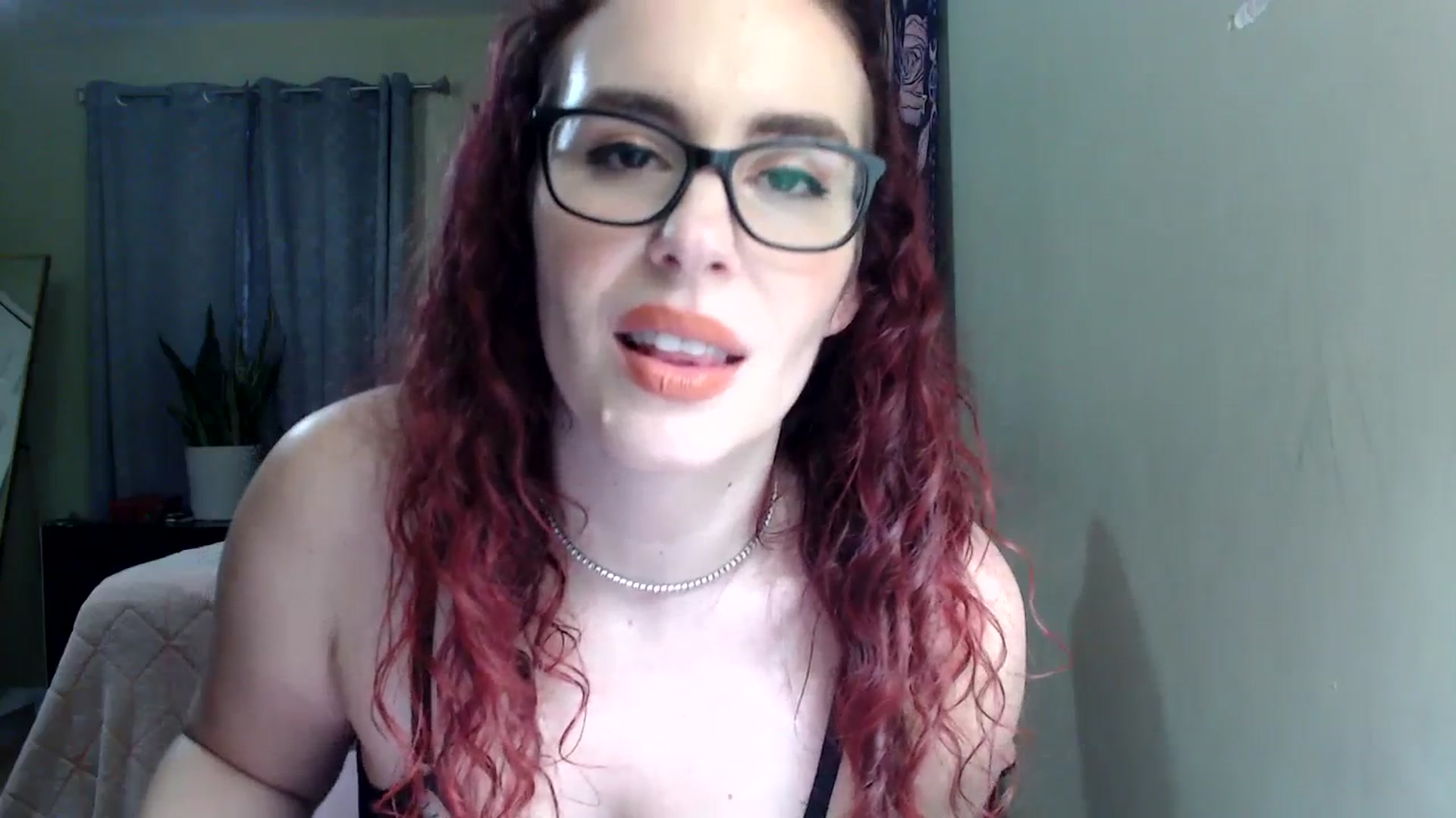 Gallery image thumbnail from Leah_Maeve's myfreecams stream on, 03/02/2024, 12:18 image 18 of 20