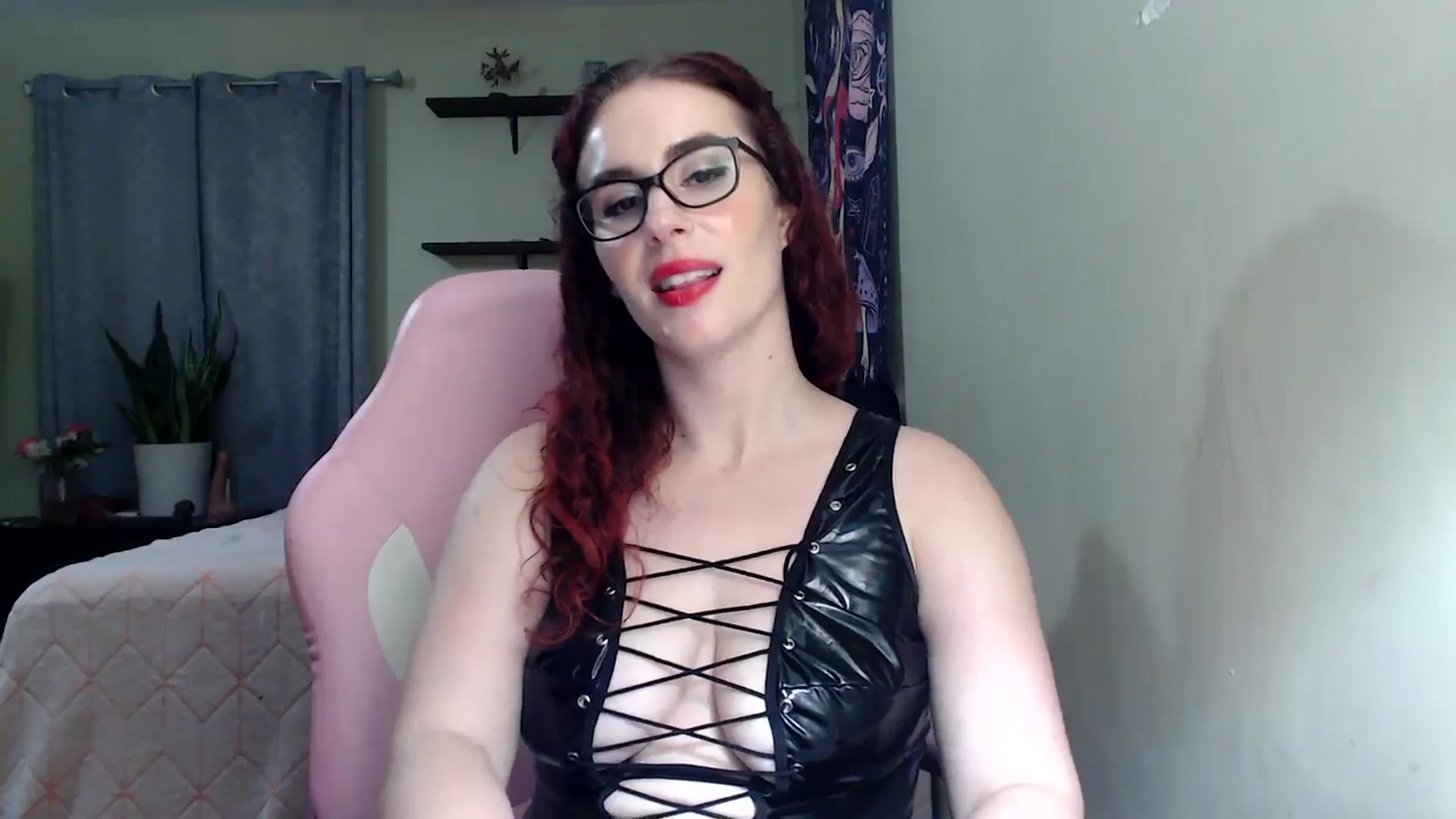 Gallery image thumbnail from Leah_Maeve's myfreecams stream on, 03/09/2024, 11:01 image 8 of 20