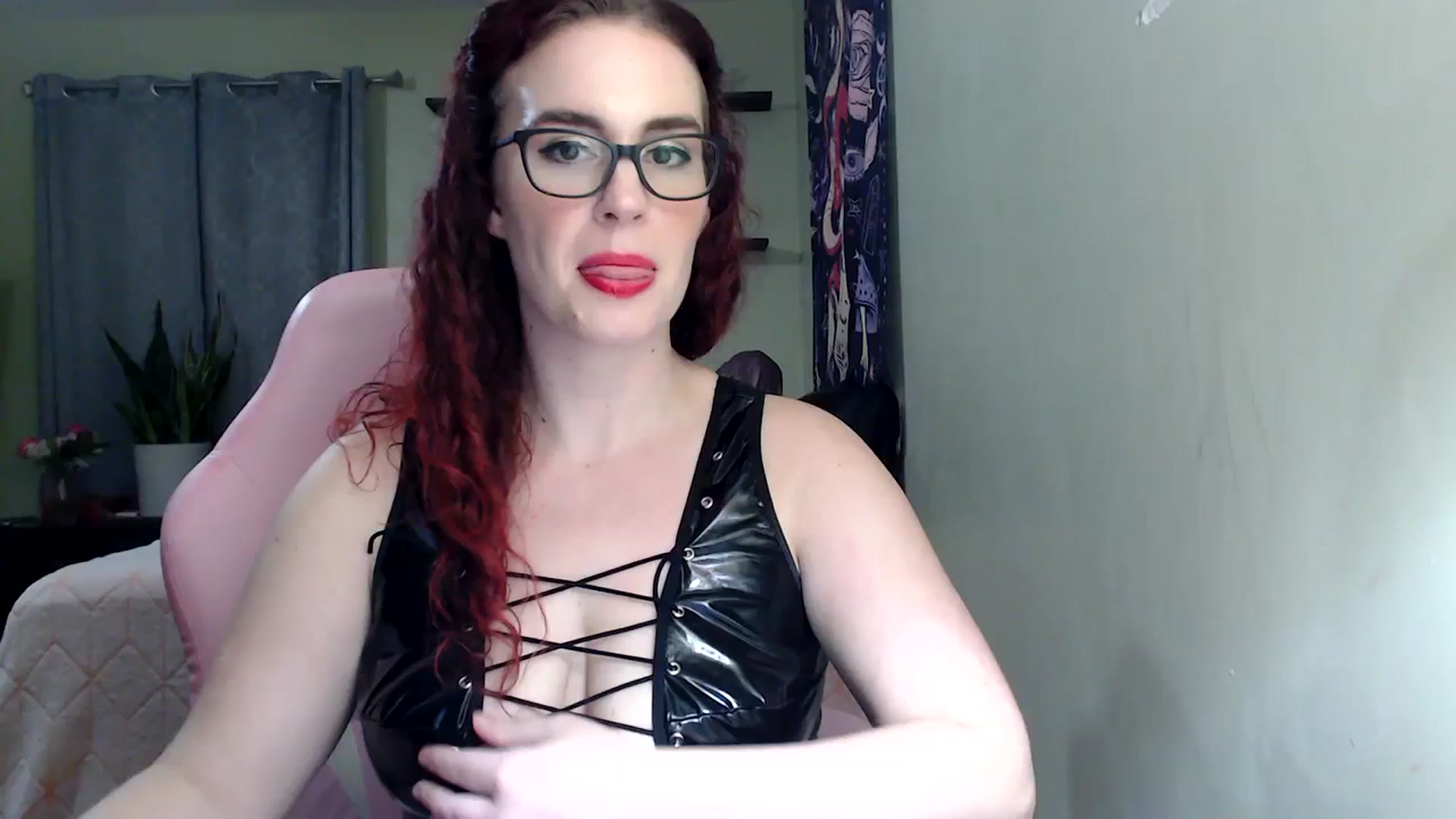 Gallery image thumbnail from Leah_Maeve's myfreecams stream on, 03/09/2024, 11:01 image 1 of 20