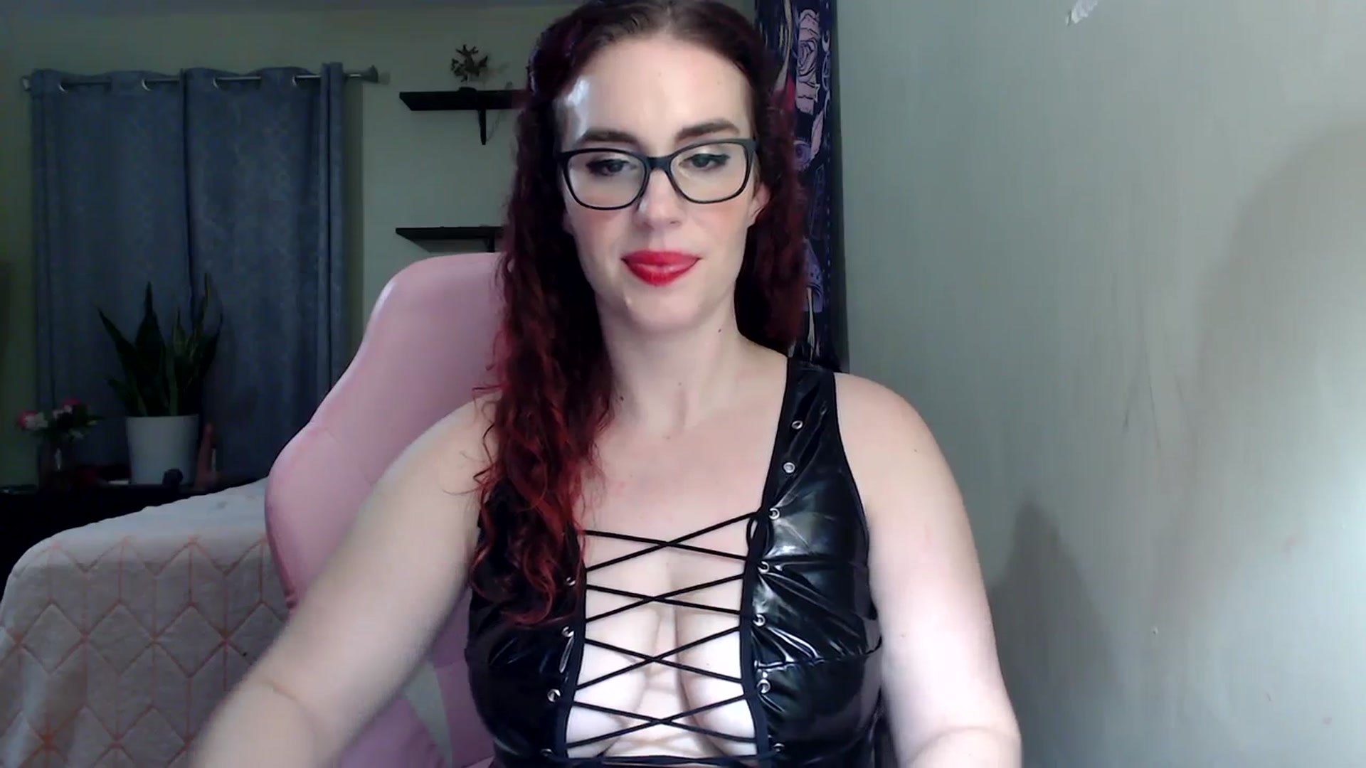 Gallery image thumbnail from Leah_Maeve's myfreecams stream on, 03/09/2024, 11:01 image 11 of 20