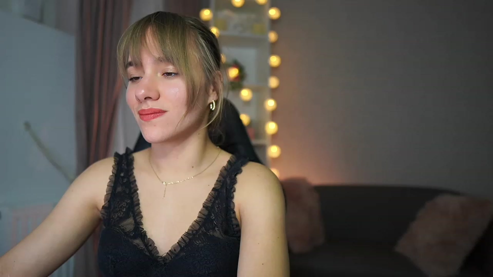Gallery image thumbnail from Leah__Gotti1's myfreecams stream on, 02/14/2023, 11:34 image 5 of 20