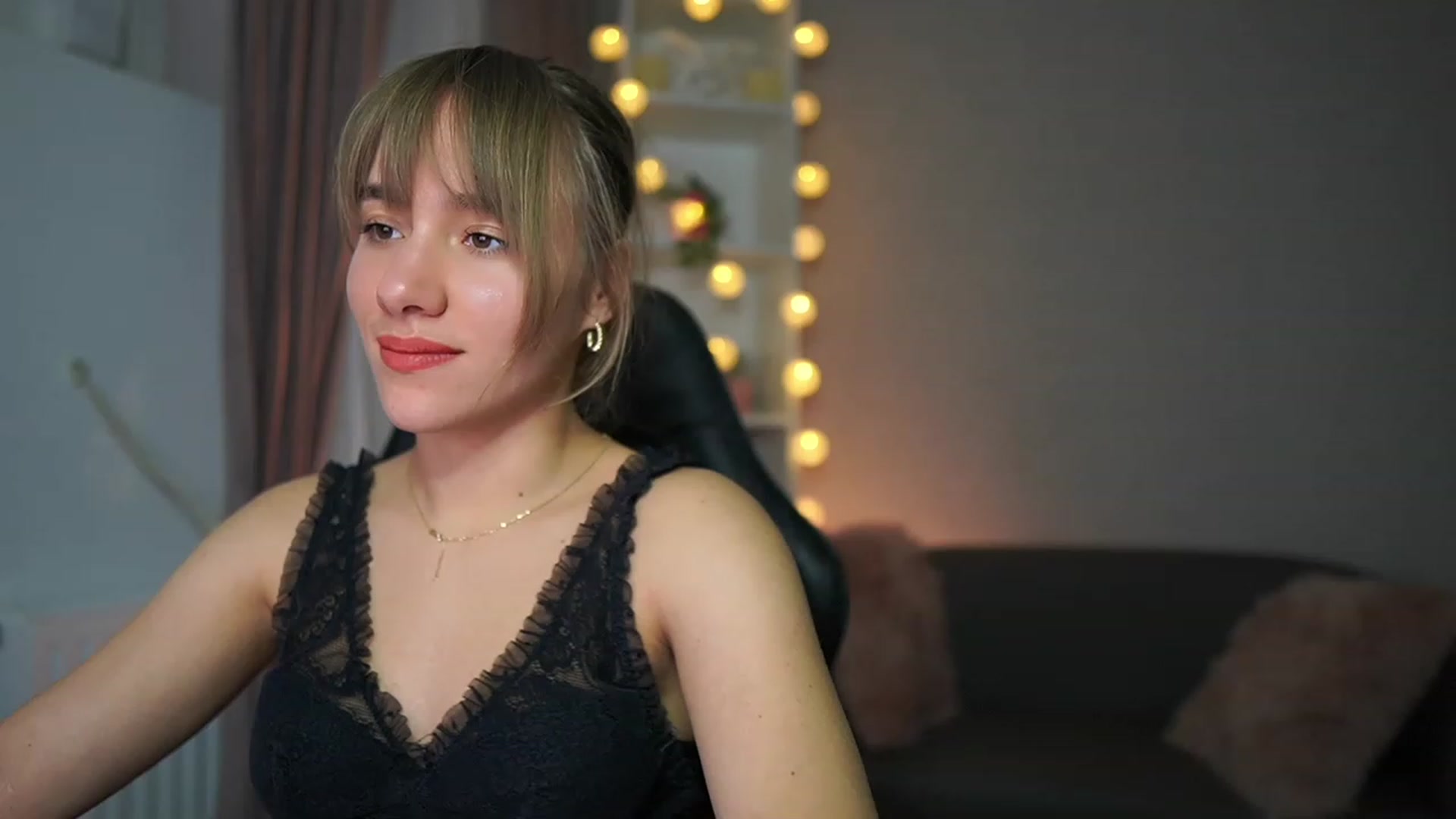 Gallery image thumbnail from Leah__Gotti1's myfreecams stream on, 02/14/2023, 11:34 image 4 of 20