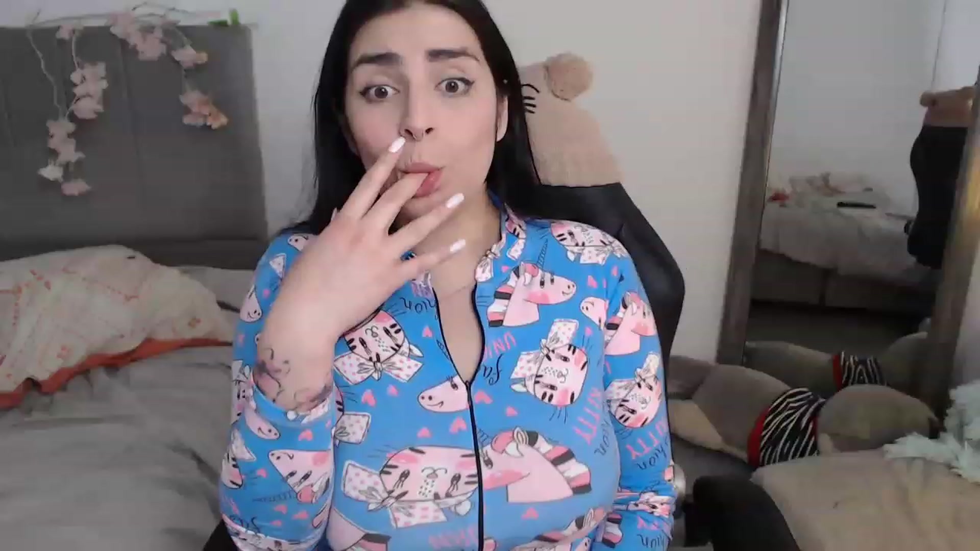 Gallery image thumbnail from Leah_parker's myfreecams stream on, 11/25/2022, 04:44 image 15 of 20