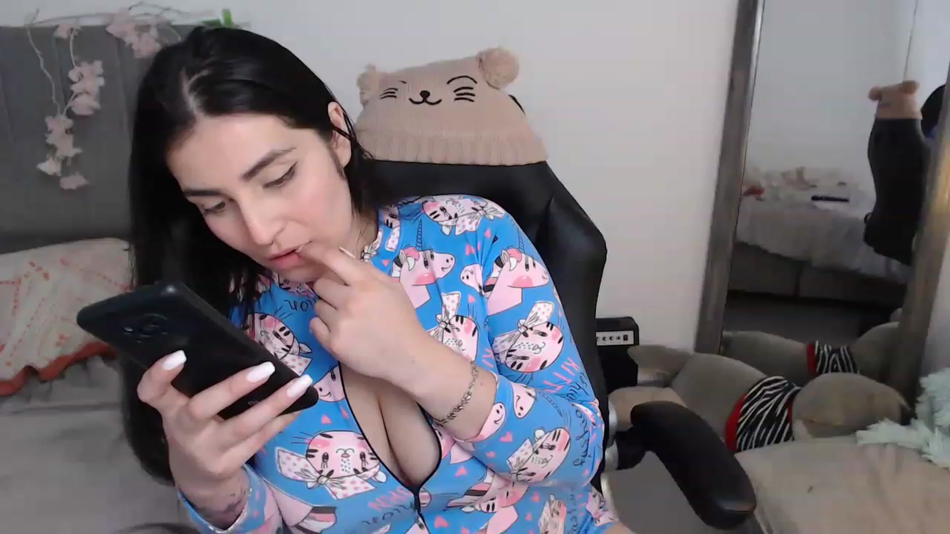 Gallery image thumbnail from Leah_parker's myfreecams stream on, 11/25/2022, 04:44 image 16 of 20
