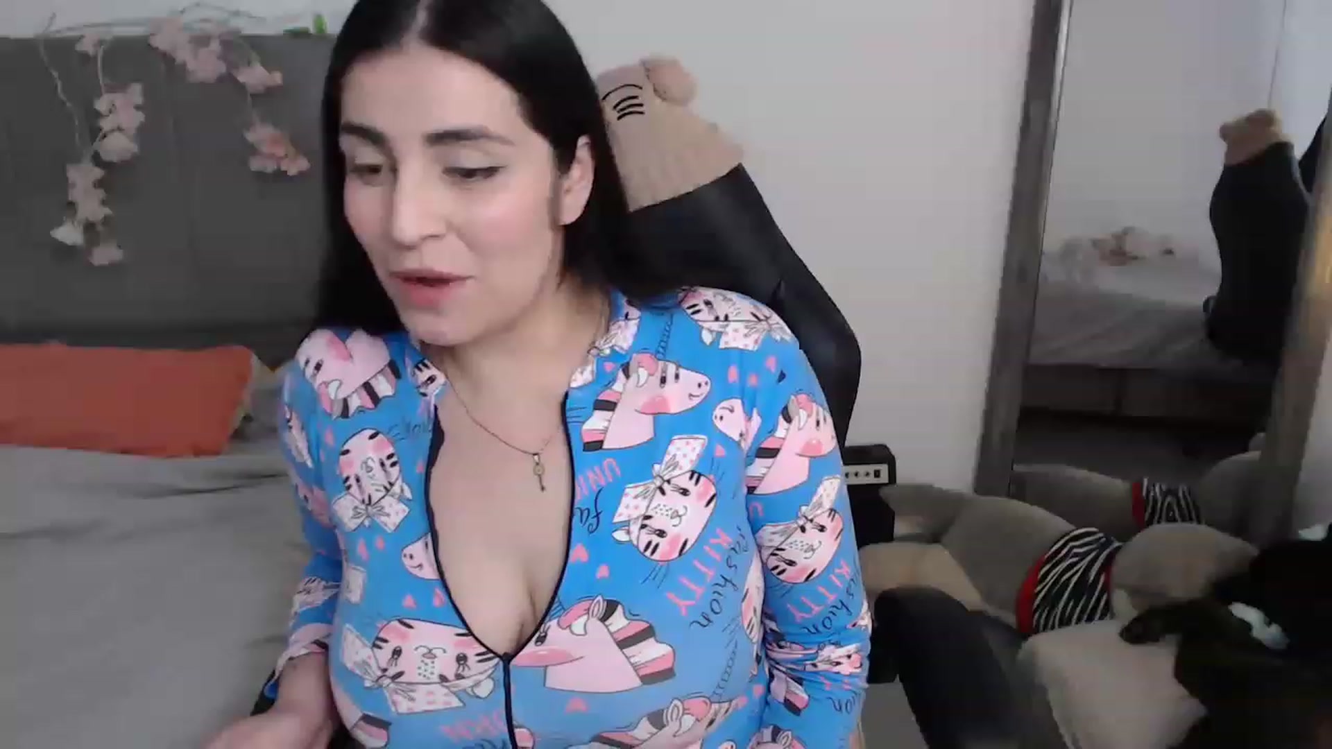 Gallery image thumbnail from Leah_parker's myfreecams stream on, 11/25/2022, 04:44 image 8 of 20