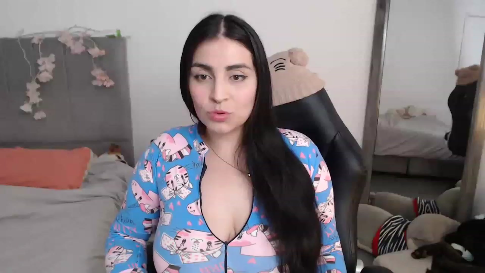 Gallery image thumbnail from Leah_parker's myfreecams stream on, 11/25/2022, 04:44 image 7 of 20