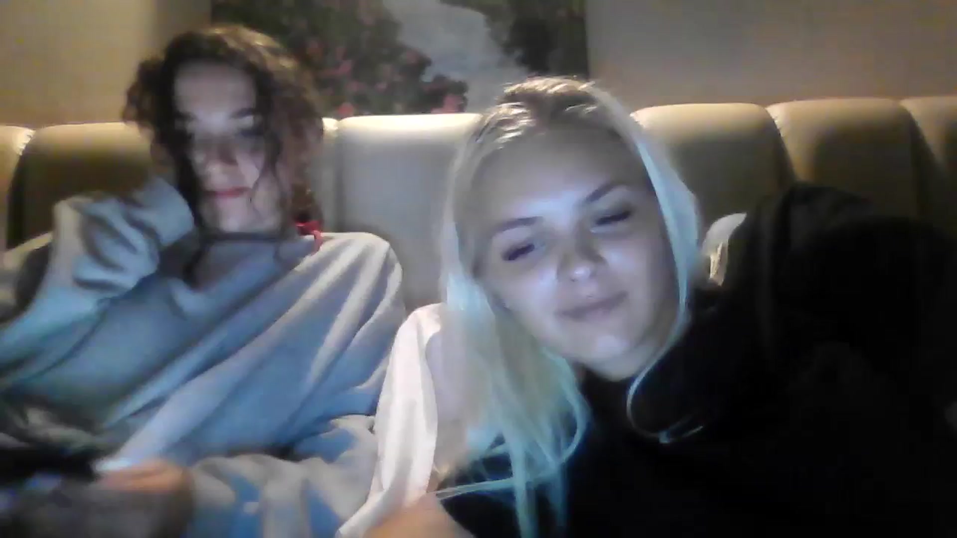 Gallery image thumbnail from Leahahaha's myfreecams stream on, 03/12/2024, 17:56 image 7 of 20