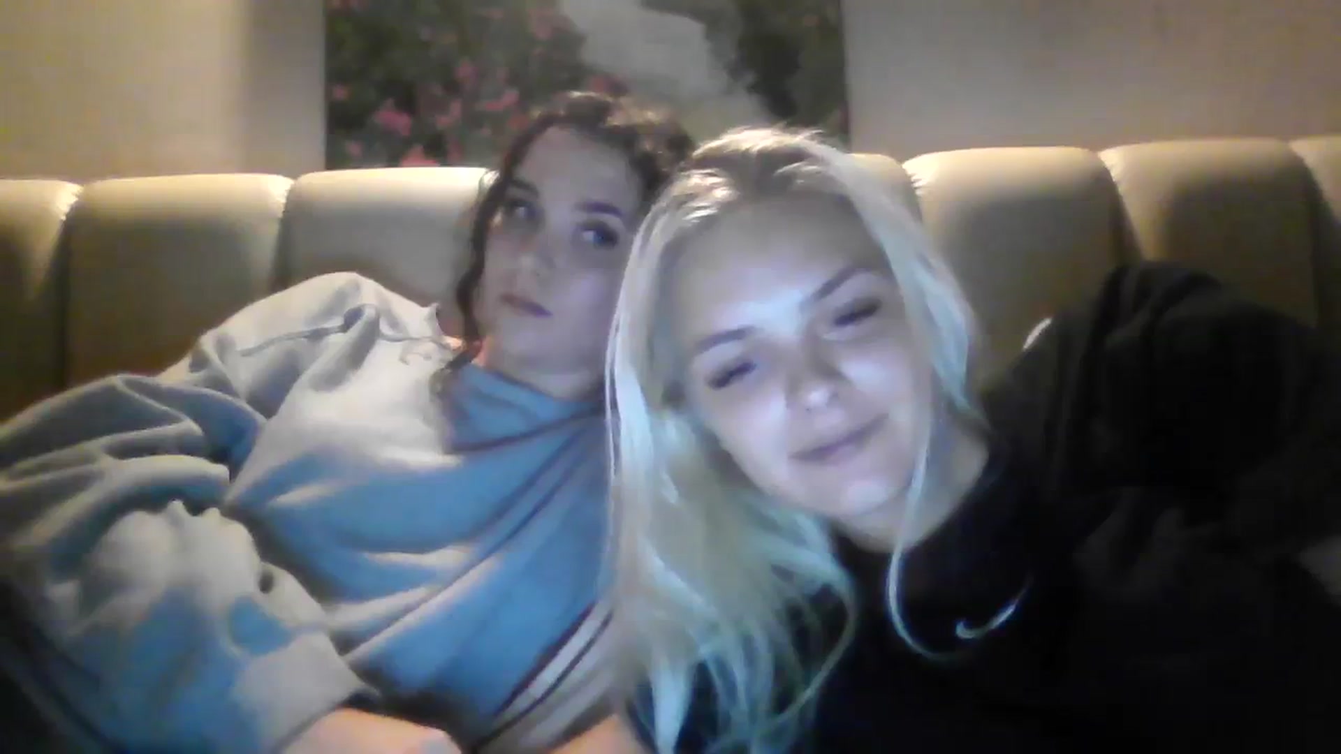 Gallery image thumbnail from Leahahaha's myfreecams stream on, 03/12/2024, 17:56 image 13 of 20
